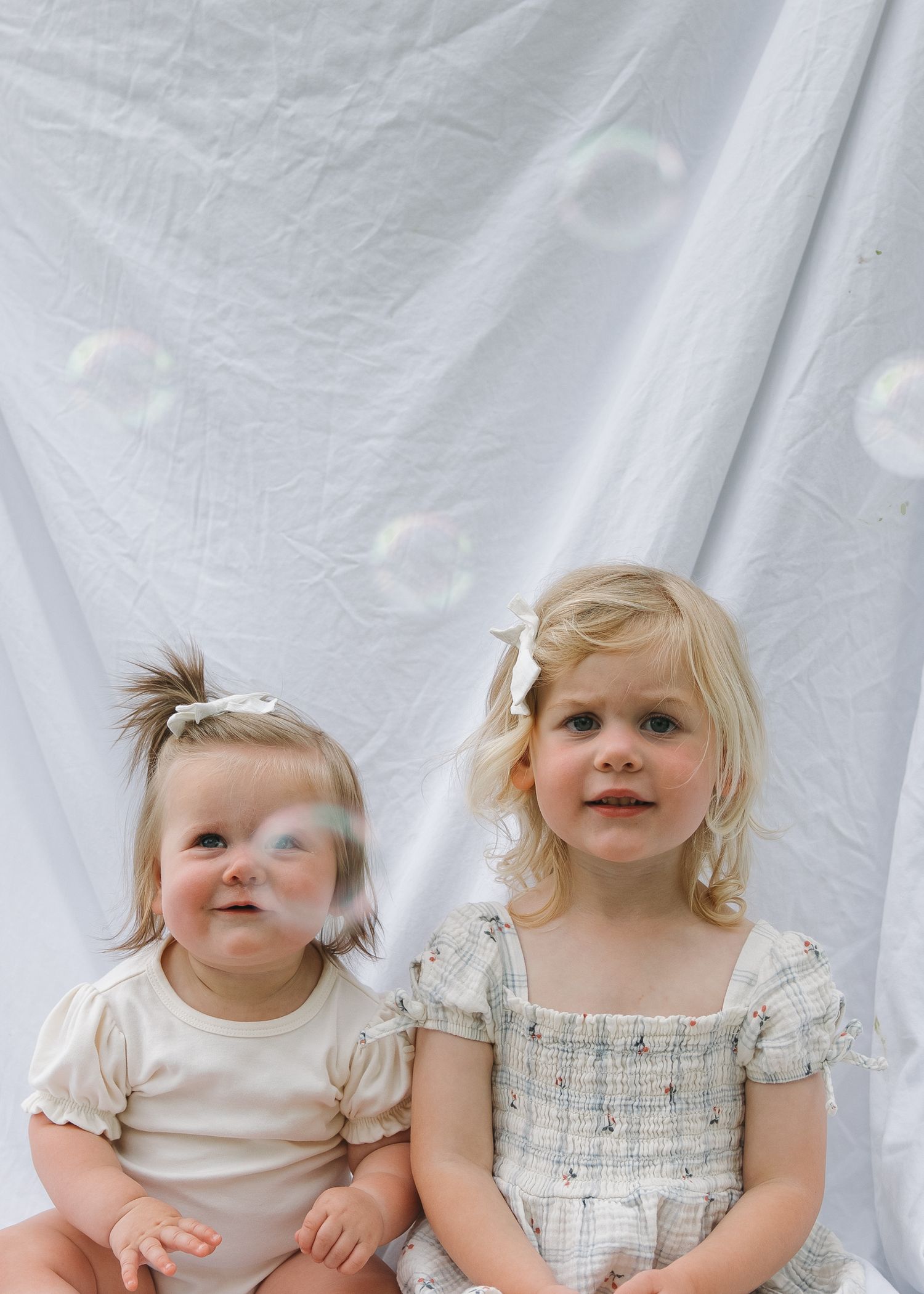 clean candid child and family session with bubbles and props