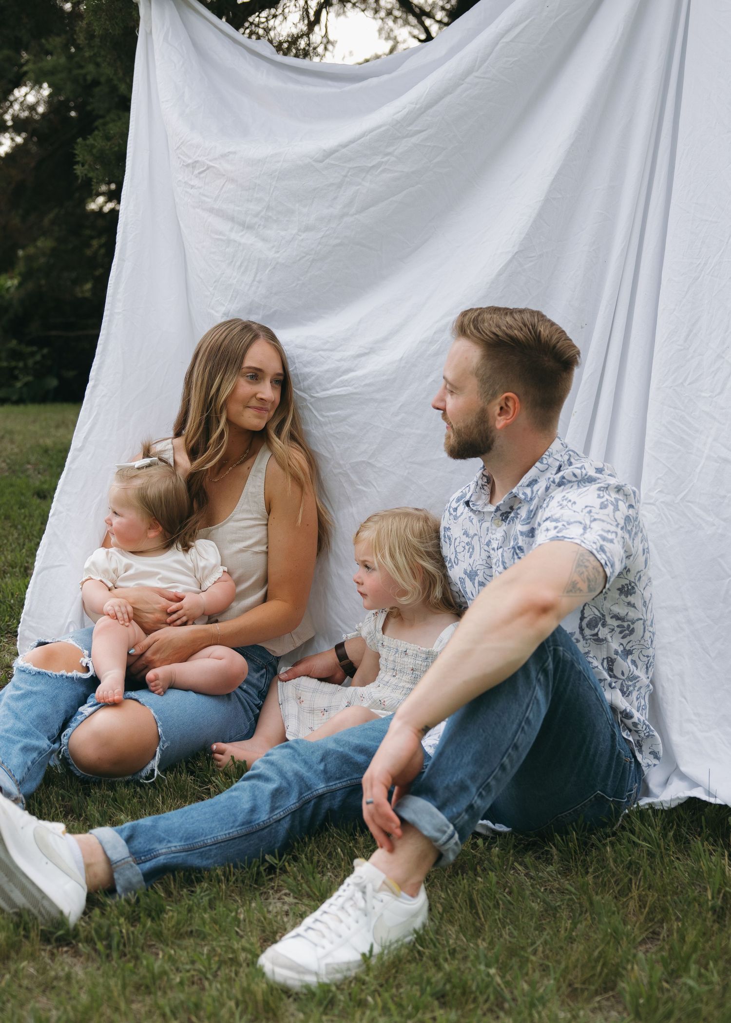 relaxed and fun candid family session with bubbles and props