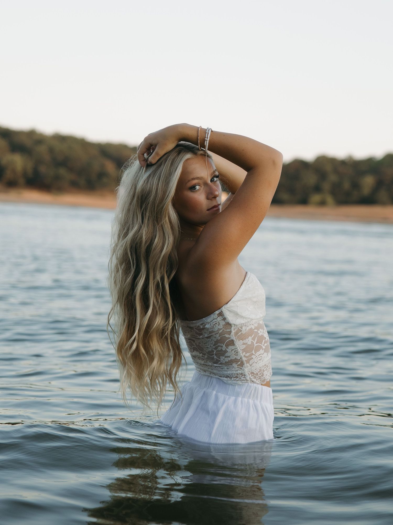 Natural graduation photos with easygoing vibe