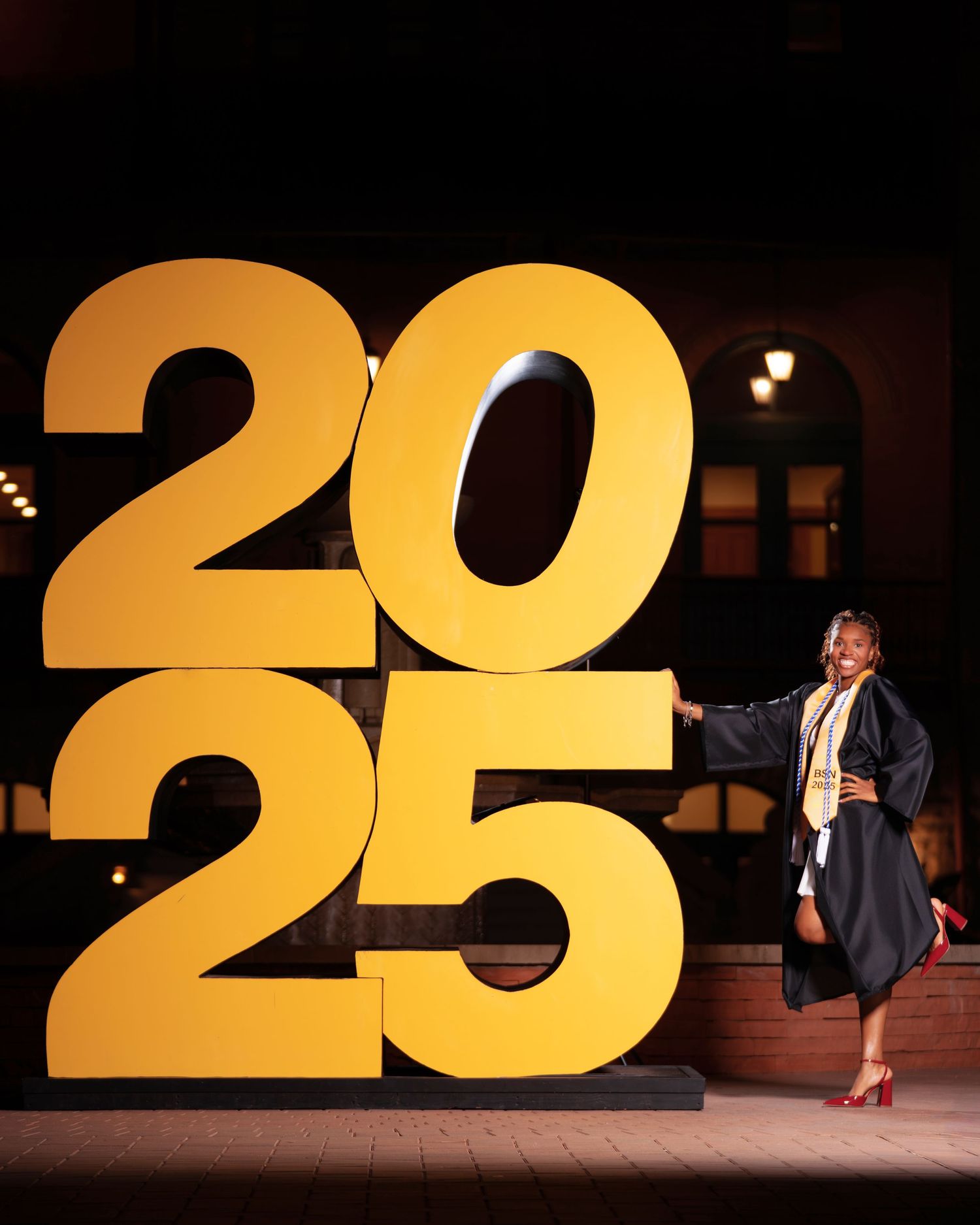 Large yellow numbers 20 through 25 displayed in sequence against a dark background.