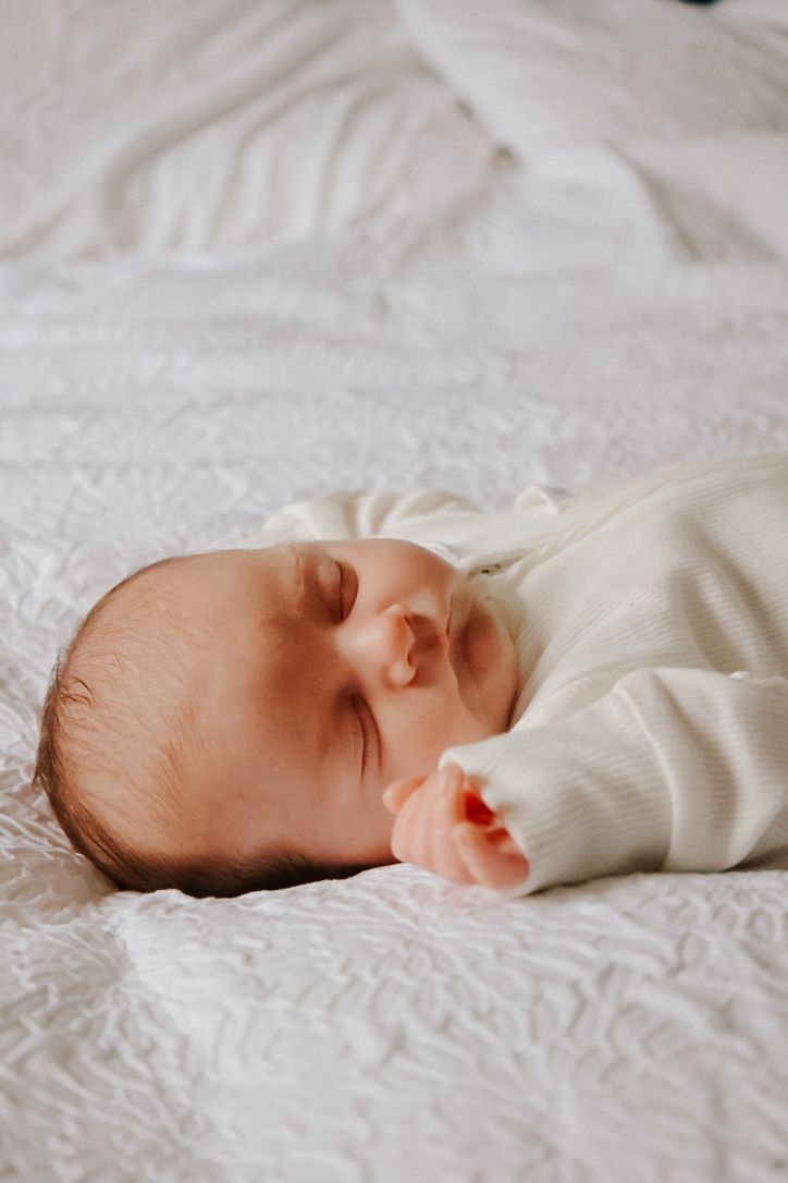 Peaceful newborn session at home in South Devon