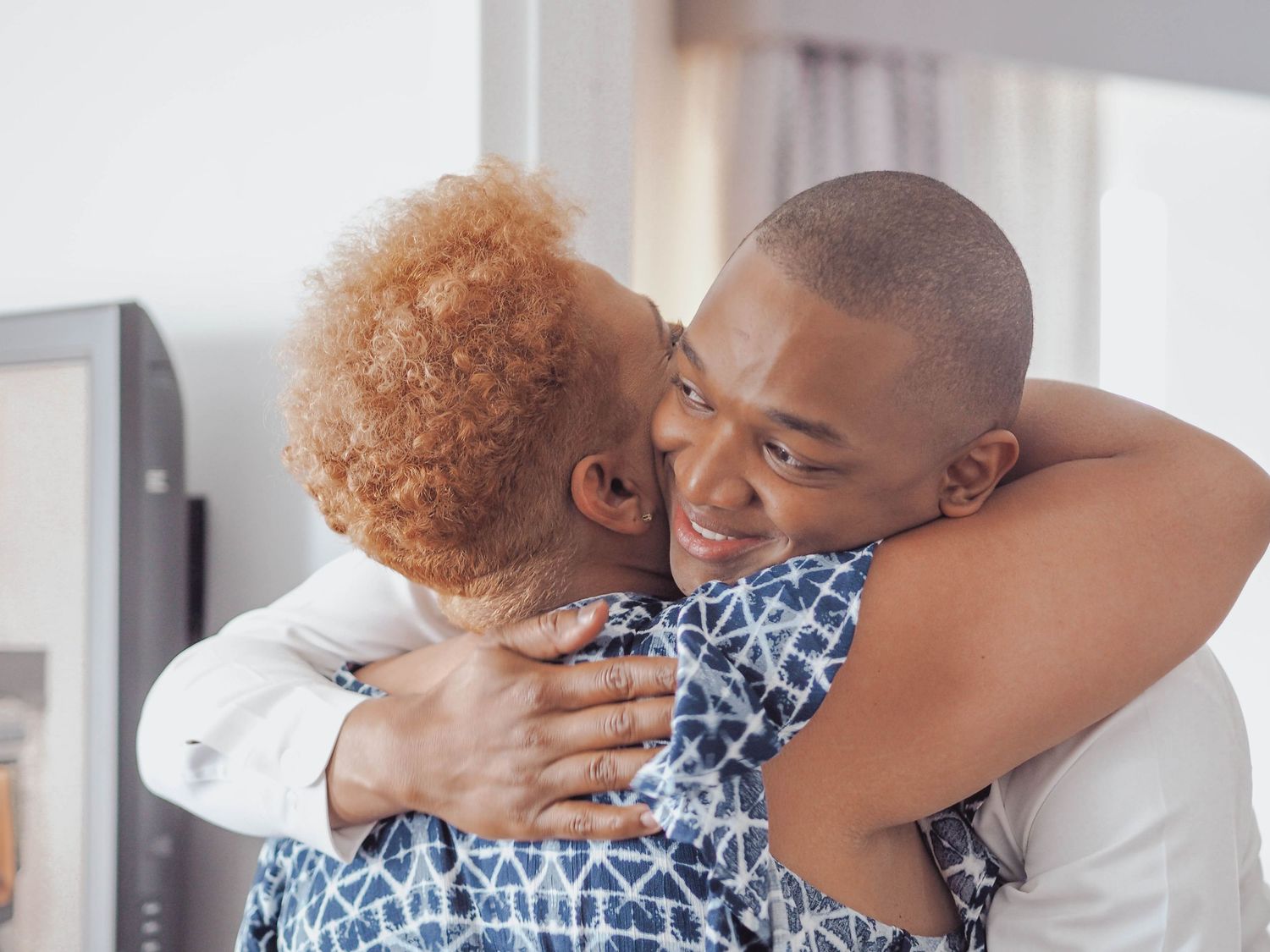Mother and son embracing before his wedding in his grooms suite at Baton Rouge Hilton