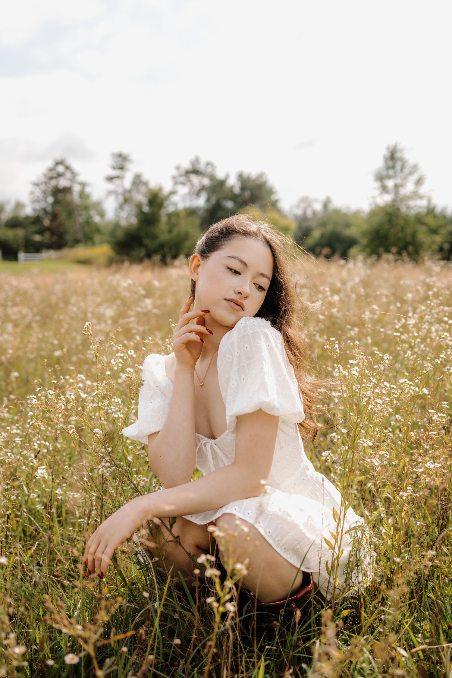 Minneapolis senior photographer capturing outdoor senior portrait
