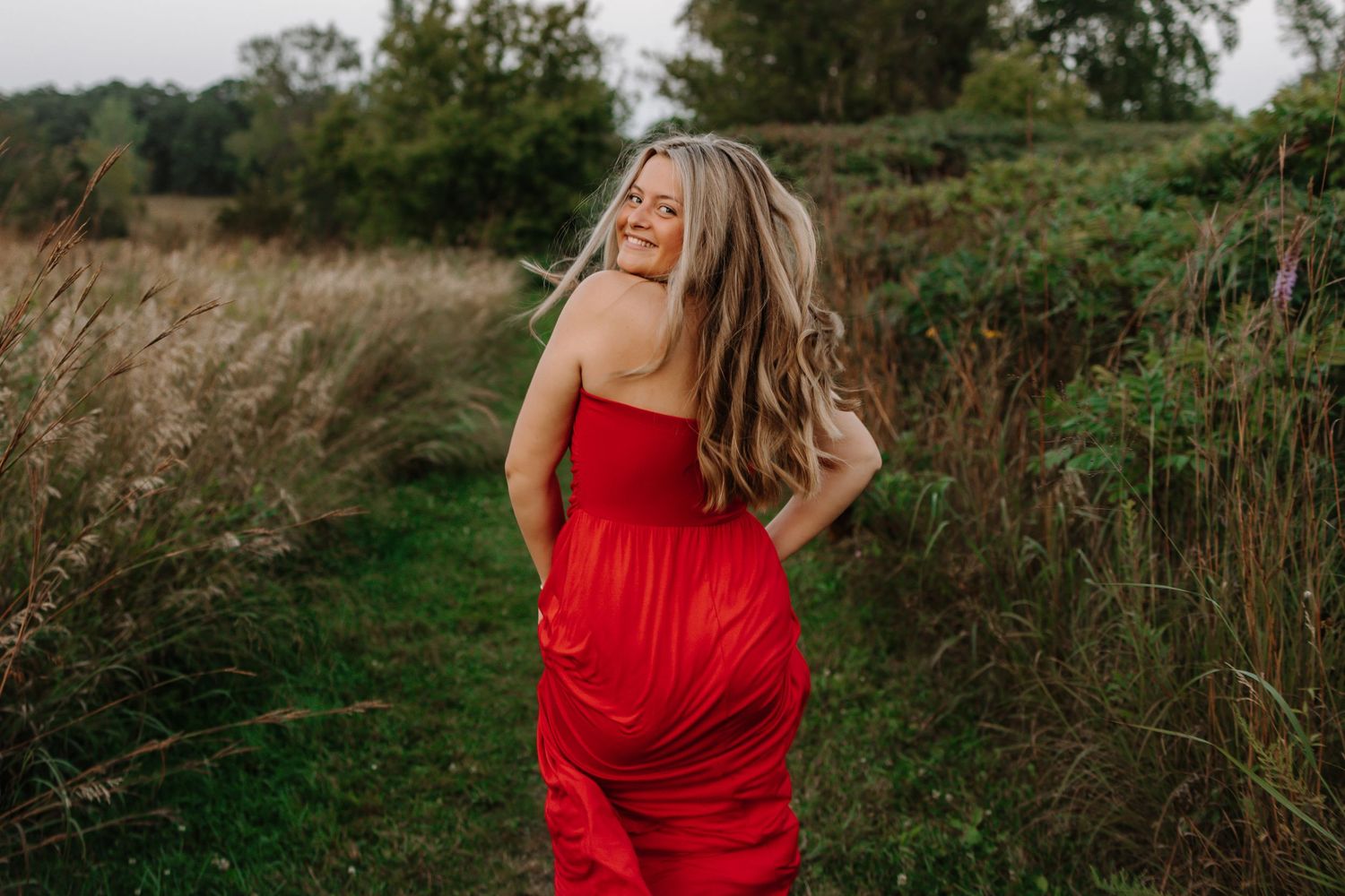 Candid and fun senior pictures in Minnesota by WilanrieBPhotography