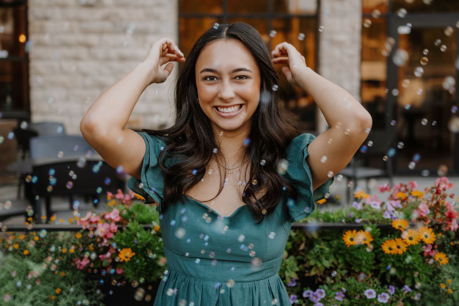 Minneapolis senior photographer capturing outdoor senior portraits