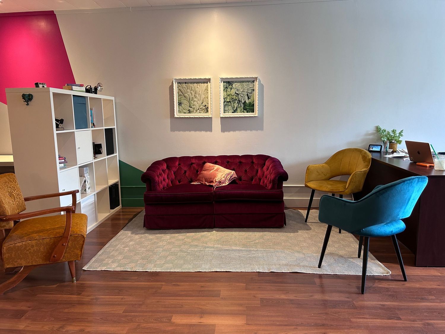 A cozy sitting area for a group to collaborate.