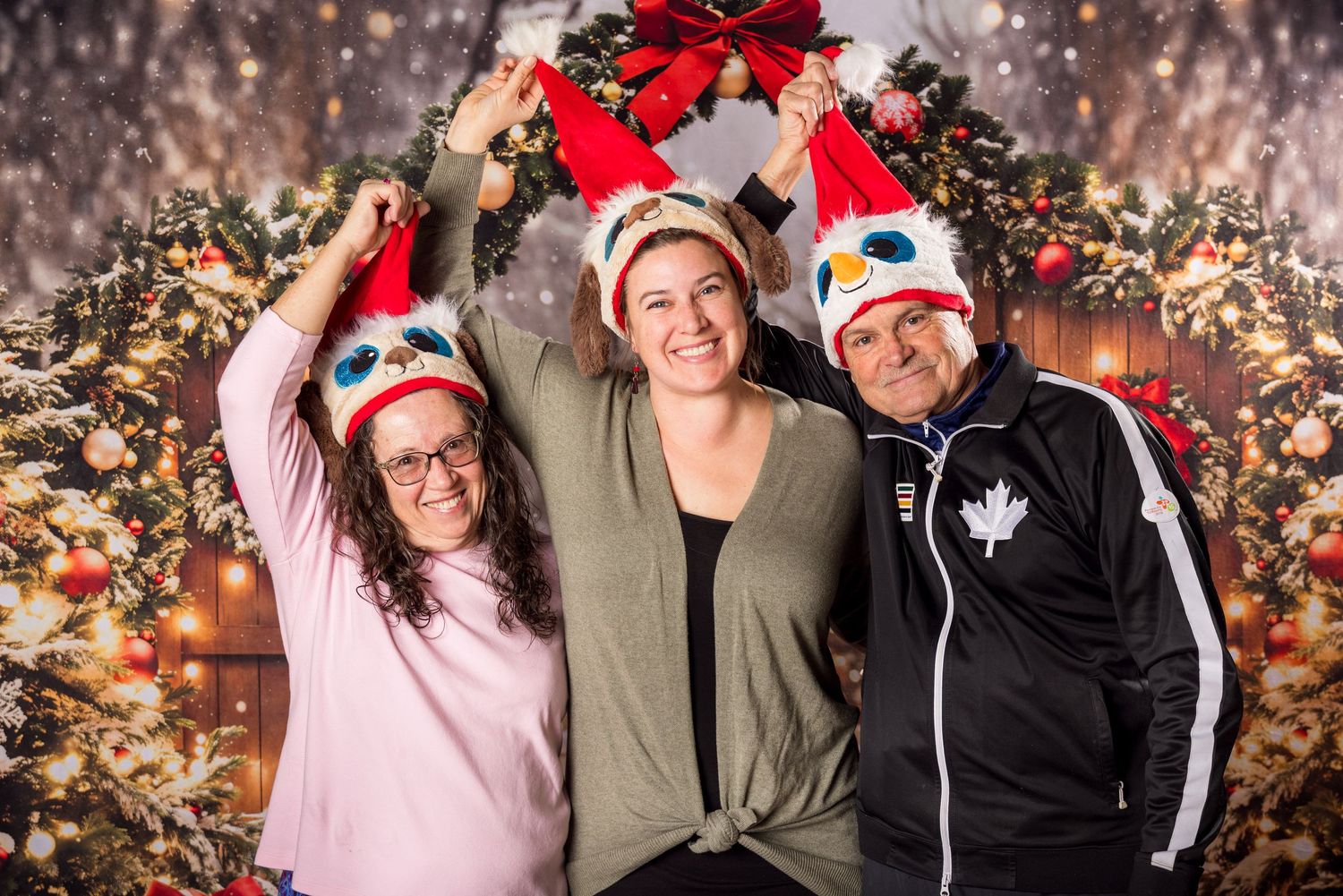 Christmas Family portraits | Russell Flea Market | Ottawa Wedding & Lifestyle Photographer | Tim Gowling Photography