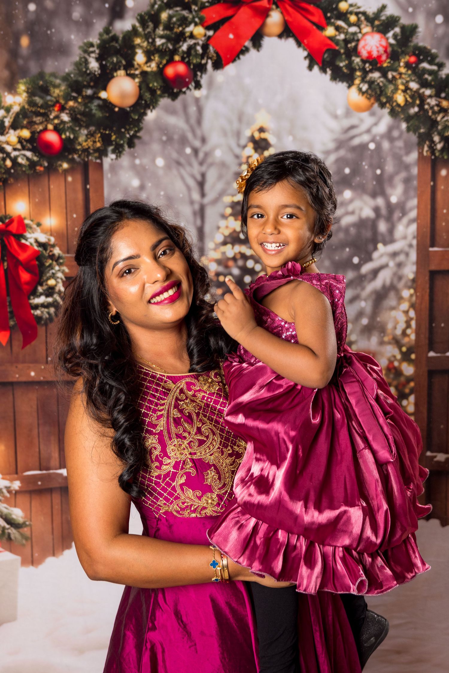 Christmas Family portraits | Russell Flea Market | Ottawa Wedding & Lifestyle Photographer | Tim Gowling Photography