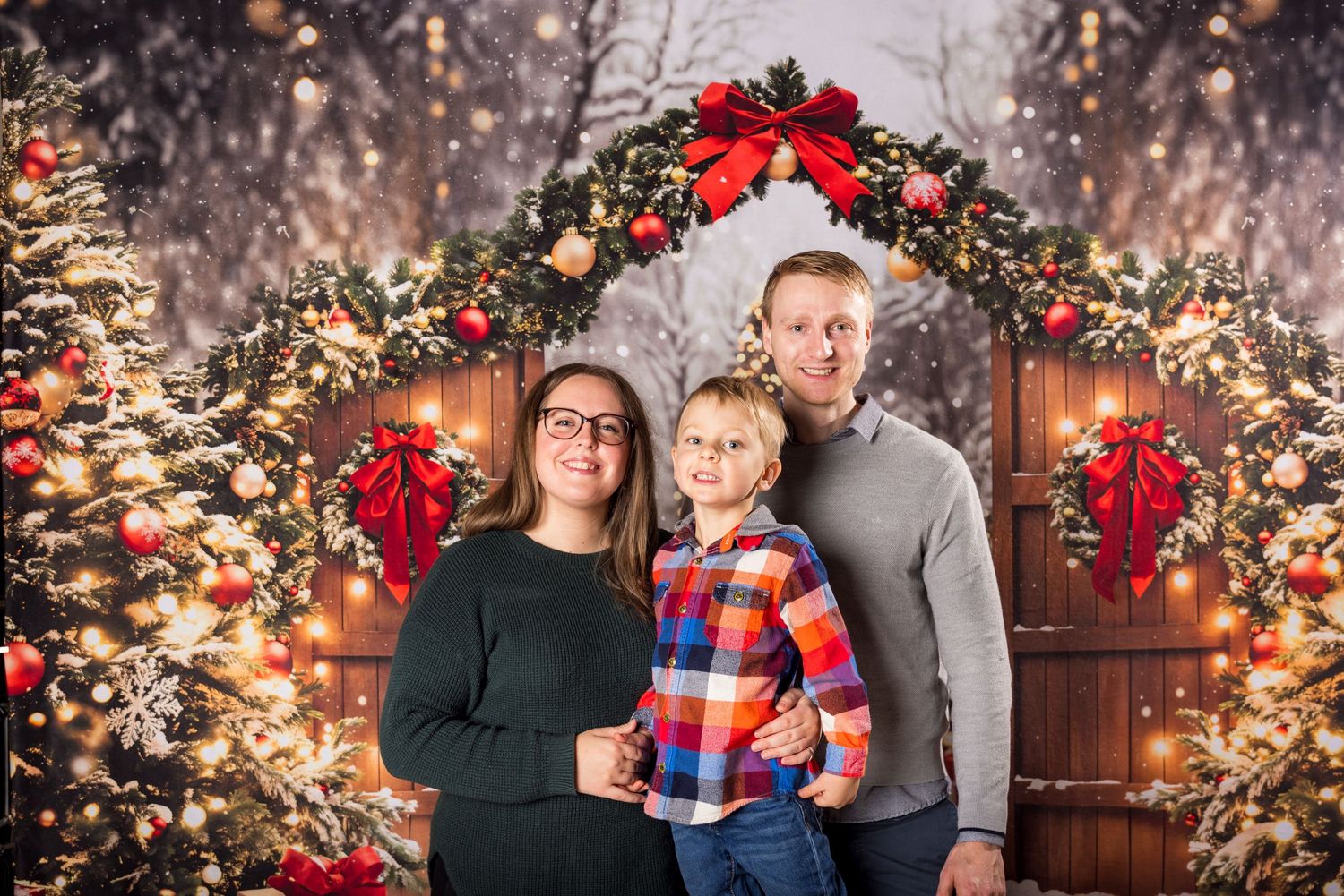Christmas Family portraits | Russell Flea Market | Ottawa Wedding & Lifestyle Photographer | Tim Gowling Photography