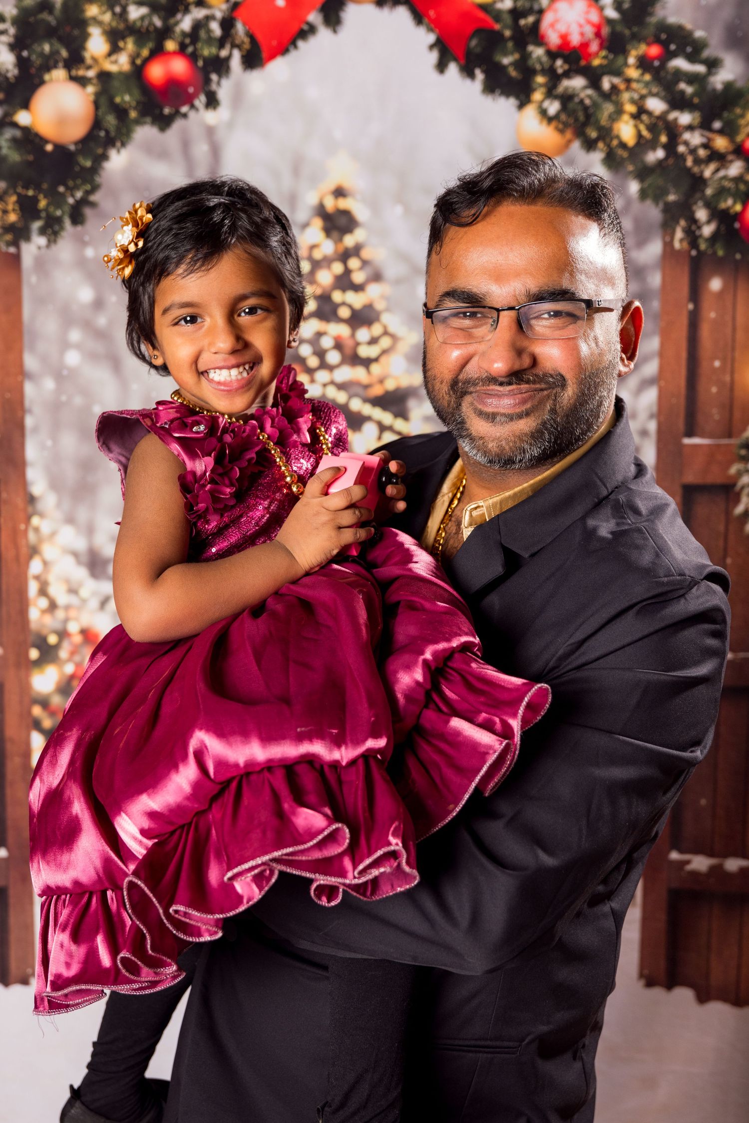 Christmas Family portraits | Russell Flea Market | Ottawa Wedding & Lifestyle Photographer | Tim Gowling Photography