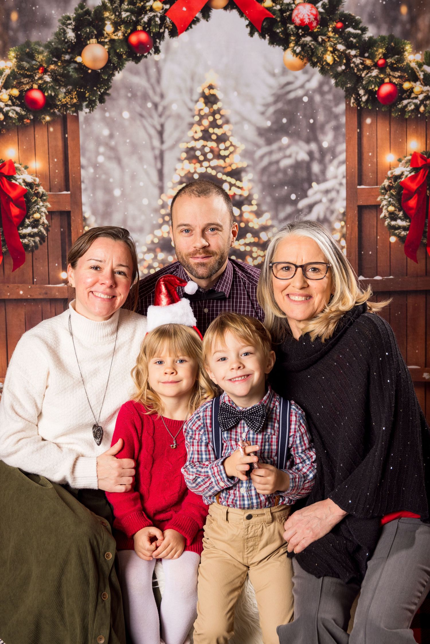 Christmas Family portraits | Russell Flea Market | Ottawa Wedding & Lifestyle Photographer | Tim Gowling Photography