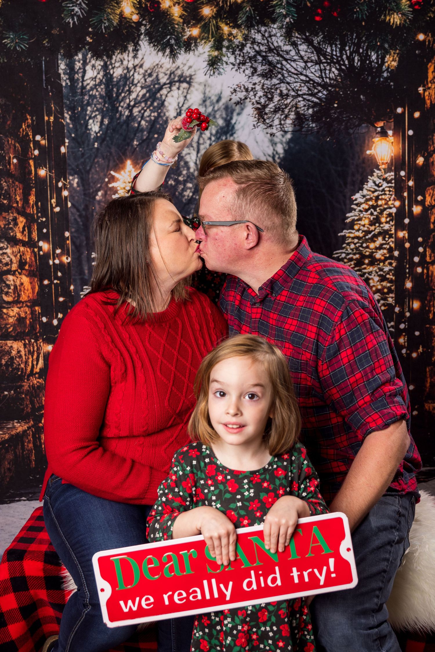 Christmas Family portraits | Russell Flea Market | Ottawa Wedding & Lifestyle Photographer | Tim Gowling Photography