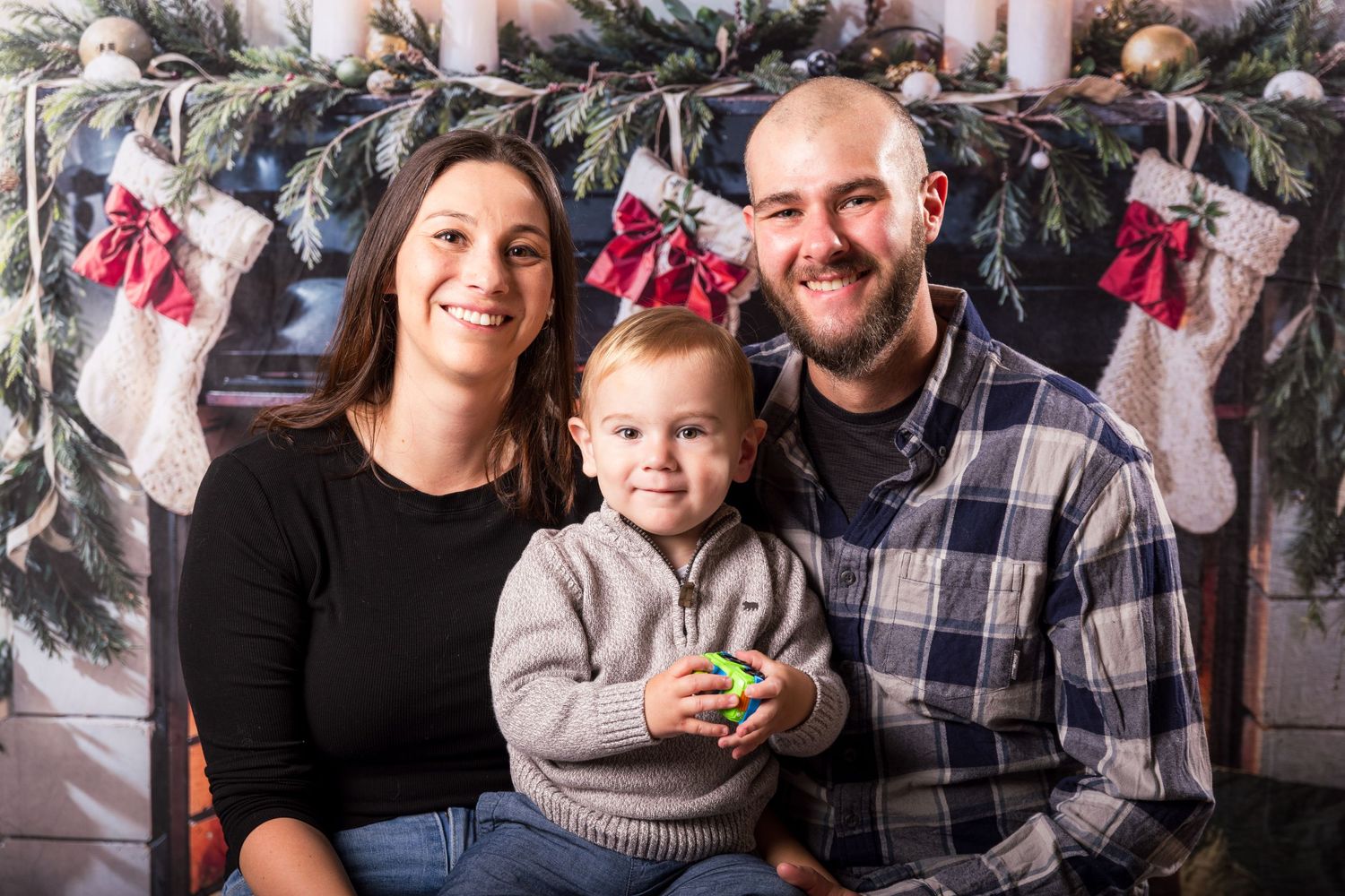 Christmas Family portraits | Russell Flea Market | Ottawa Wedding & Lifestyle Photographer | Tim Gowling Photography