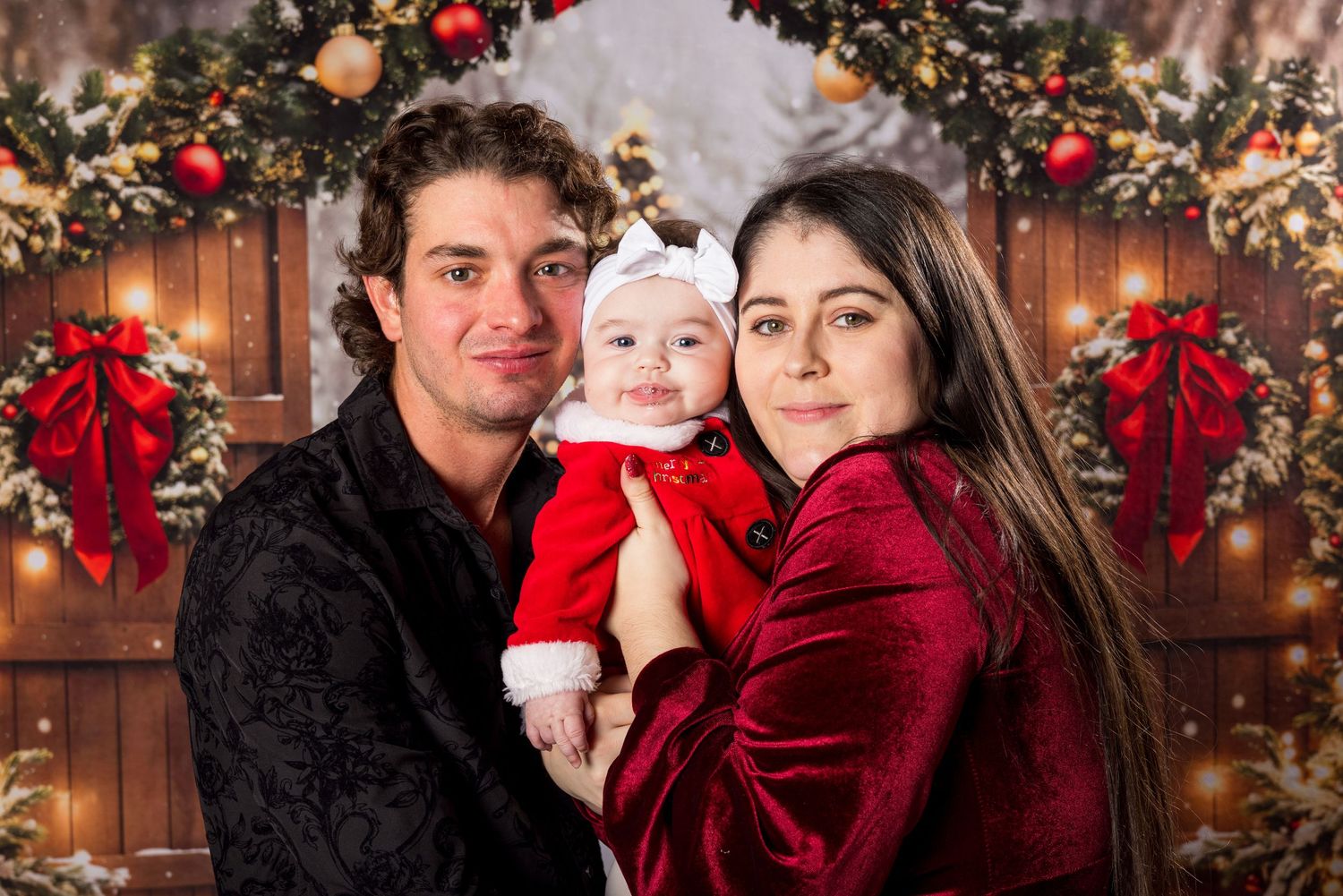 Christmas Family portraits | Russell Flea Market | Ottawa Wedding & Lifestyle Photographer | Tim Gowling Photography