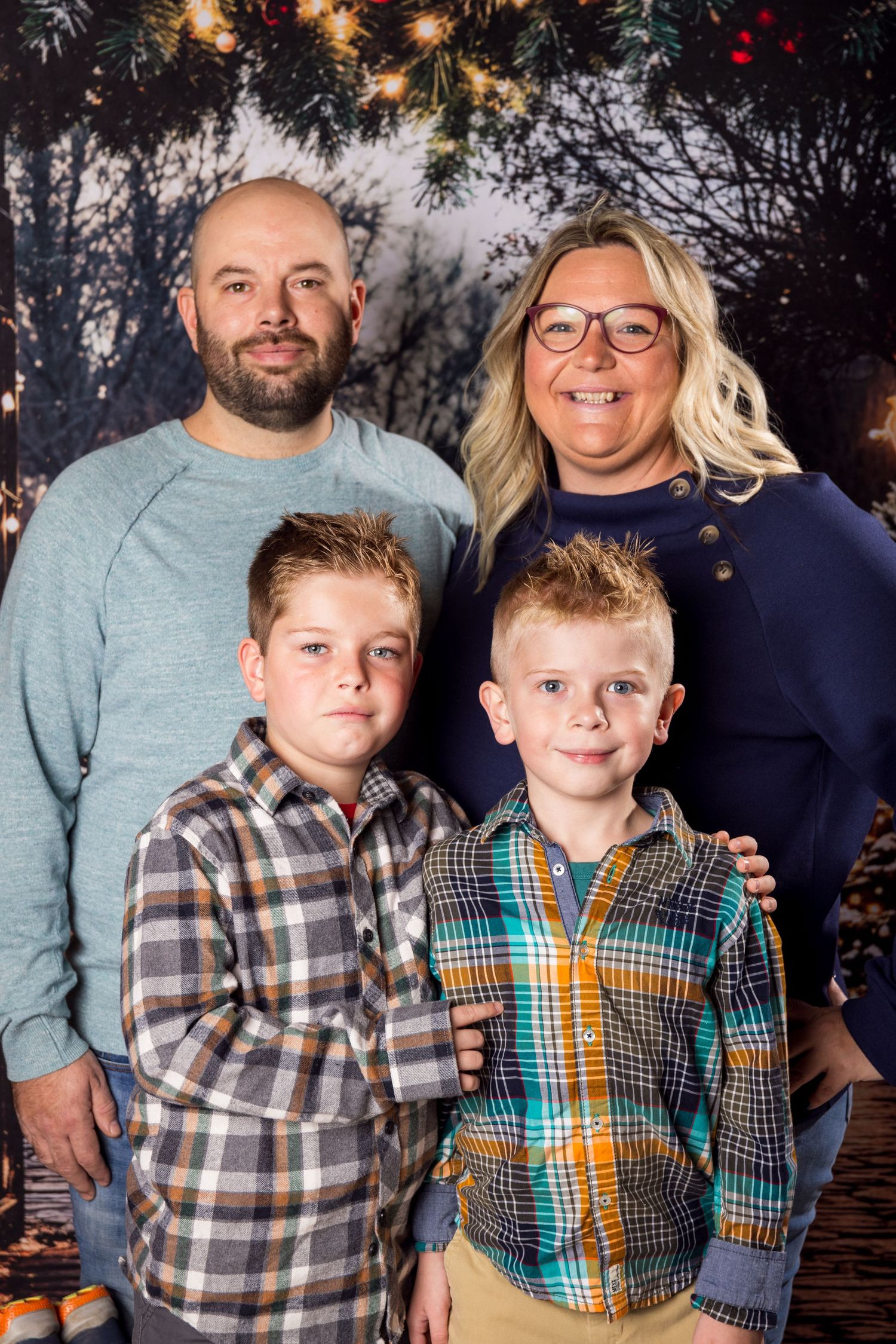 Christmas Family portraits | Russell Flea Market | Ottawa Wedding & Lifestyle Photographer | Tim Gowling Photography