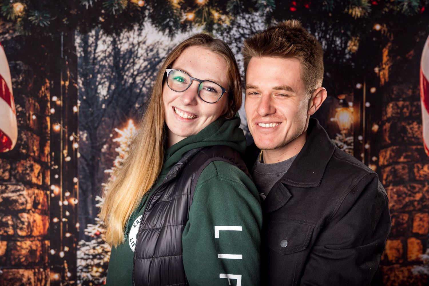 Christmas Family portraits | Russell Flea Market | Ottawa Wedding & Lifestyle Photographer | Tim Gowling Photography