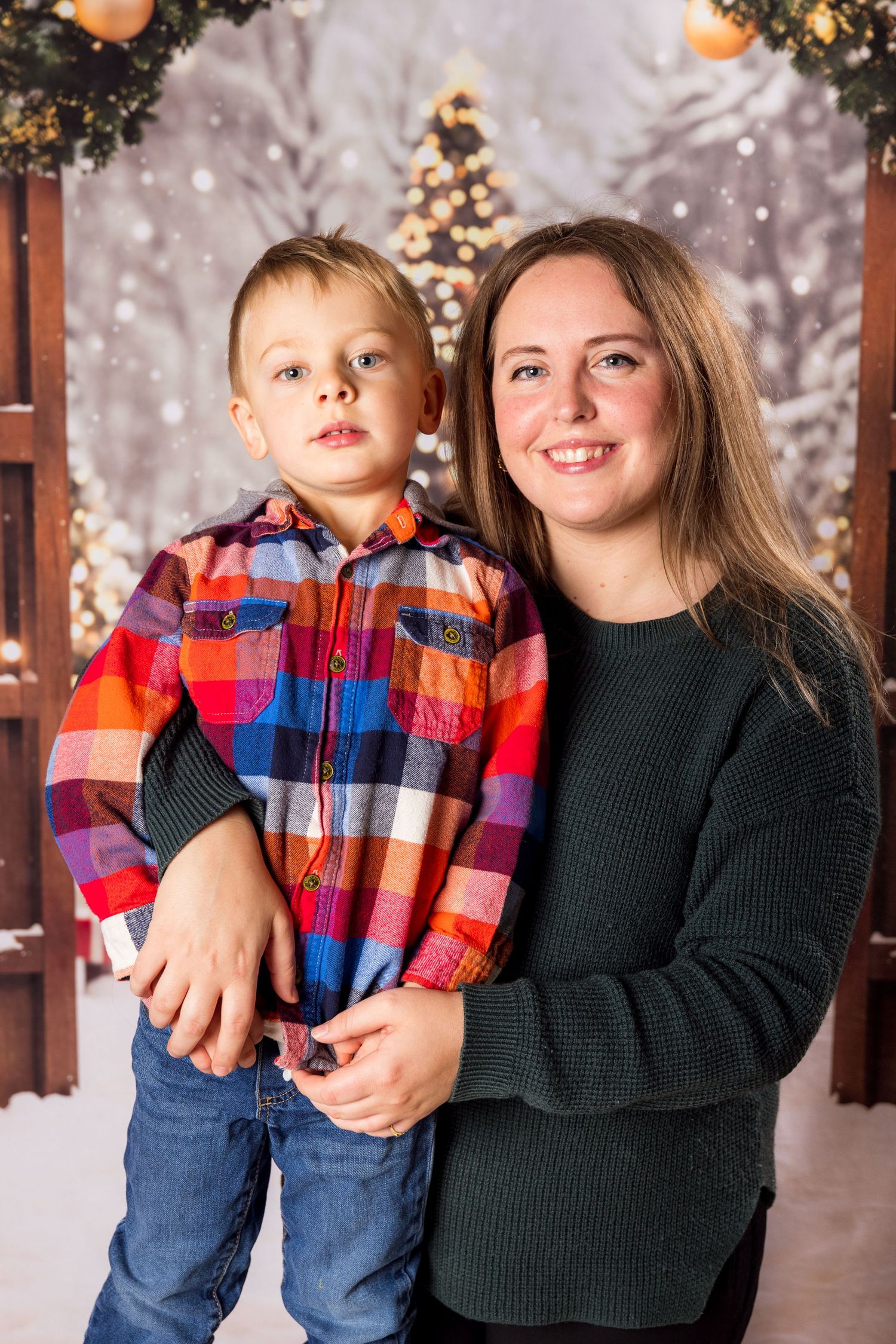 Christmas Family portraits | Russell Flea Market | Ottawa Wedding & Lifestyle Photographer | Tim Gowling Photography