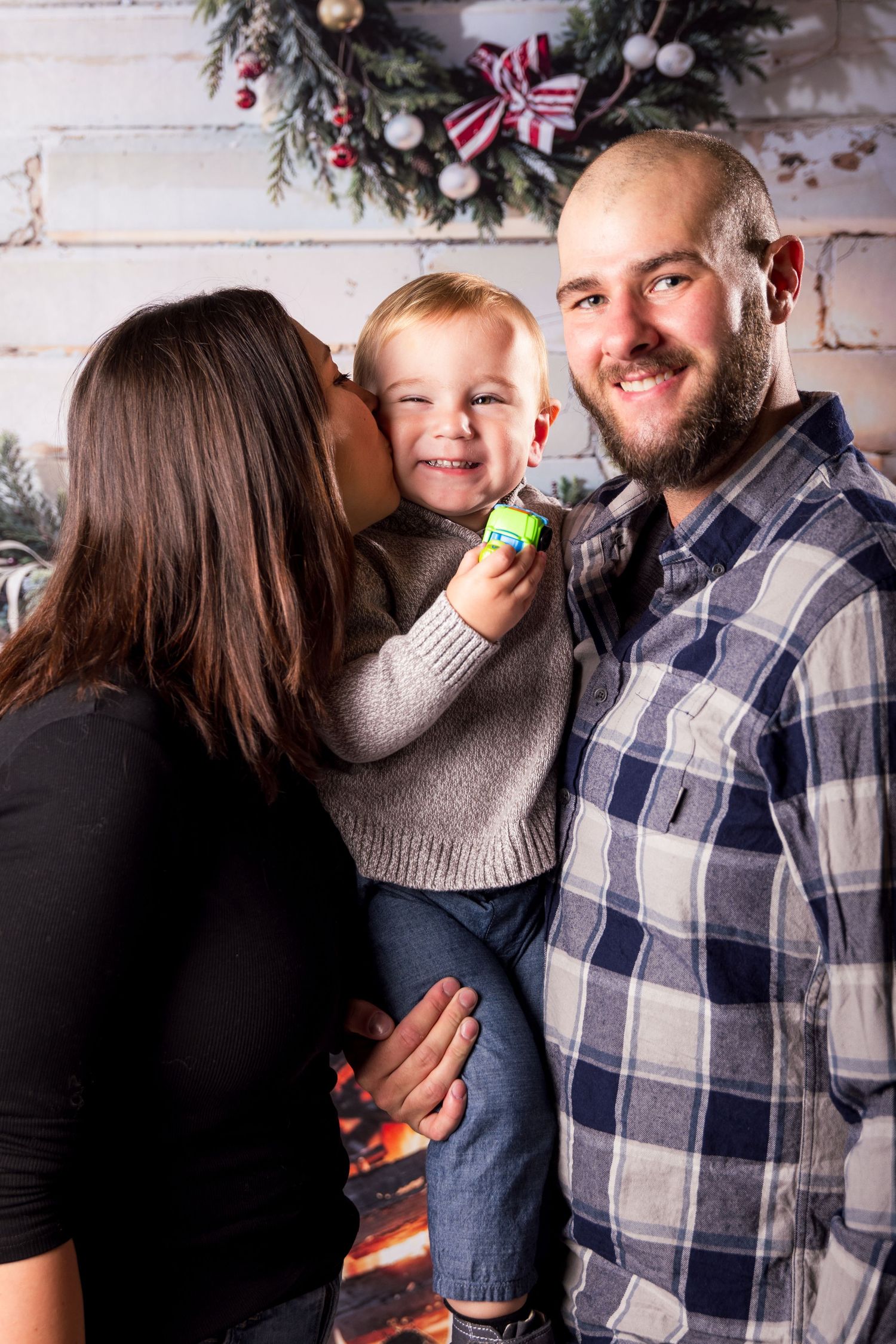 Christmas Family portraits | Russell Flea Market | Ottawa Wedding & Lifestyle Photographer | Tim Gowling Photography