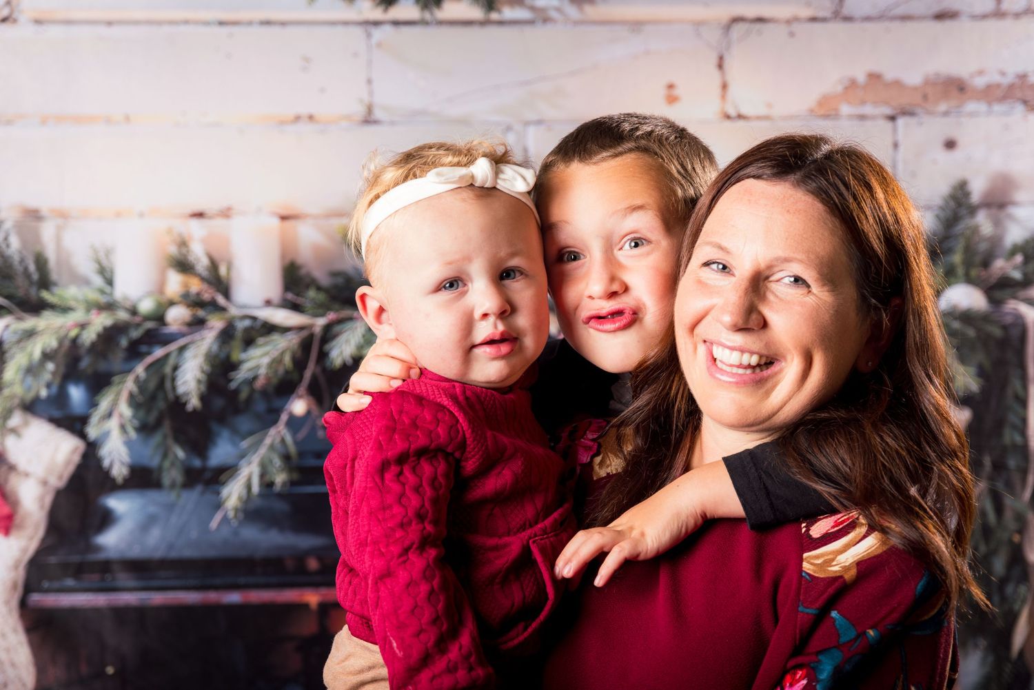 Christmas Family portraits | Russell Flea Market | Ottawa Wedding & Lifestyle Photographer | Tim Gowling Photography