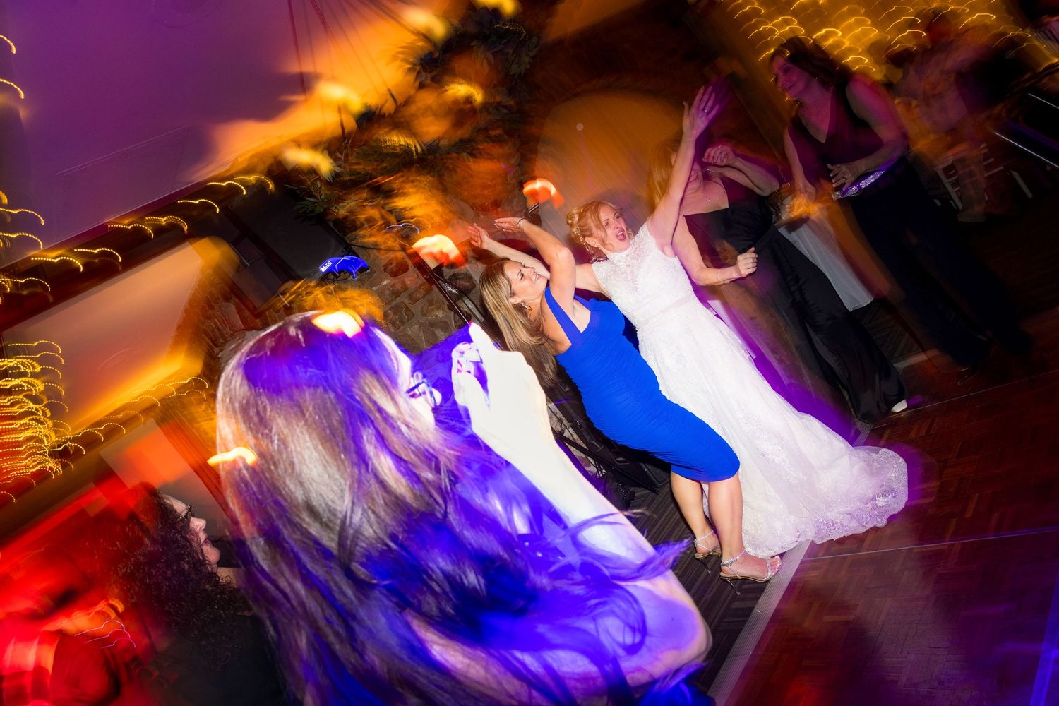 The bride and her friends share a joyful moment on the dance floor, celebrating with laughter and energy on the shortest day of the year. 🌟