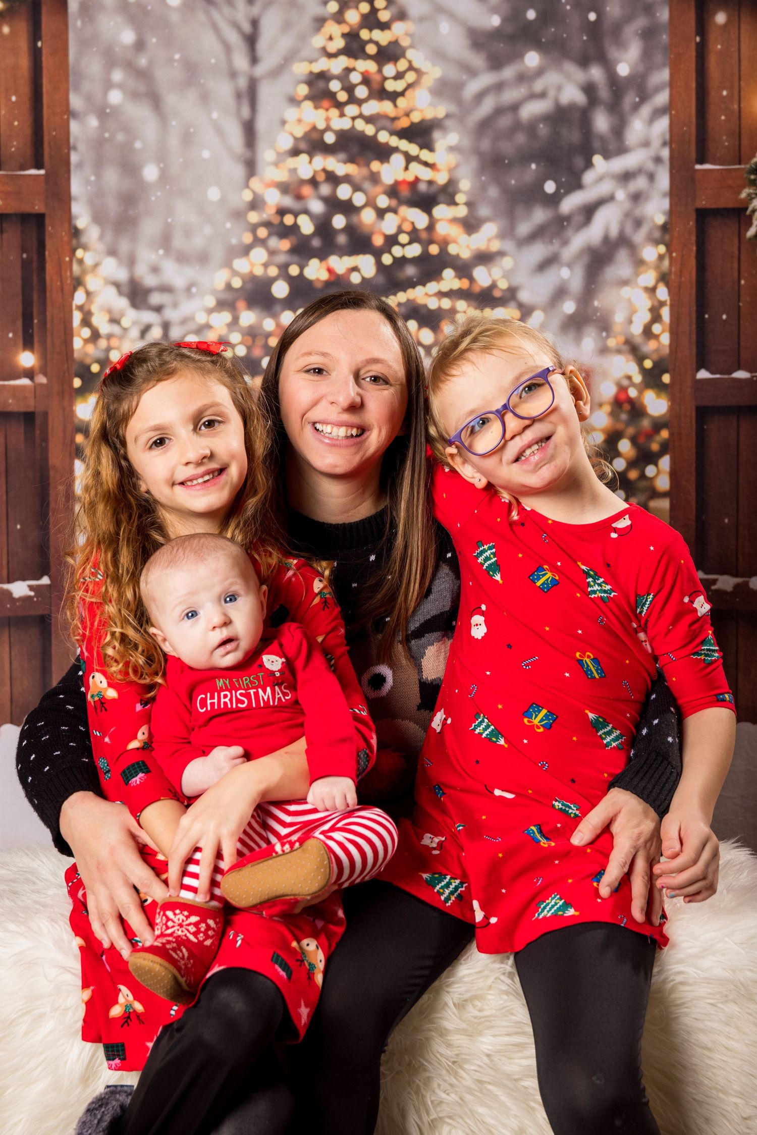 Christmas Family portraits | Russell Flea Market | Ottawa Wedding & Lifestyle Photographer | Tim Gowling Photography