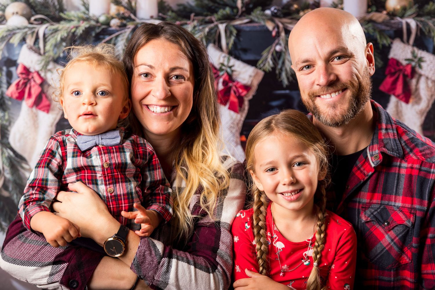 Christmas Family portraits | Russell Flea Market | Ottawa Wedding & Lifestyle Photographer | Tim Gowling Photography