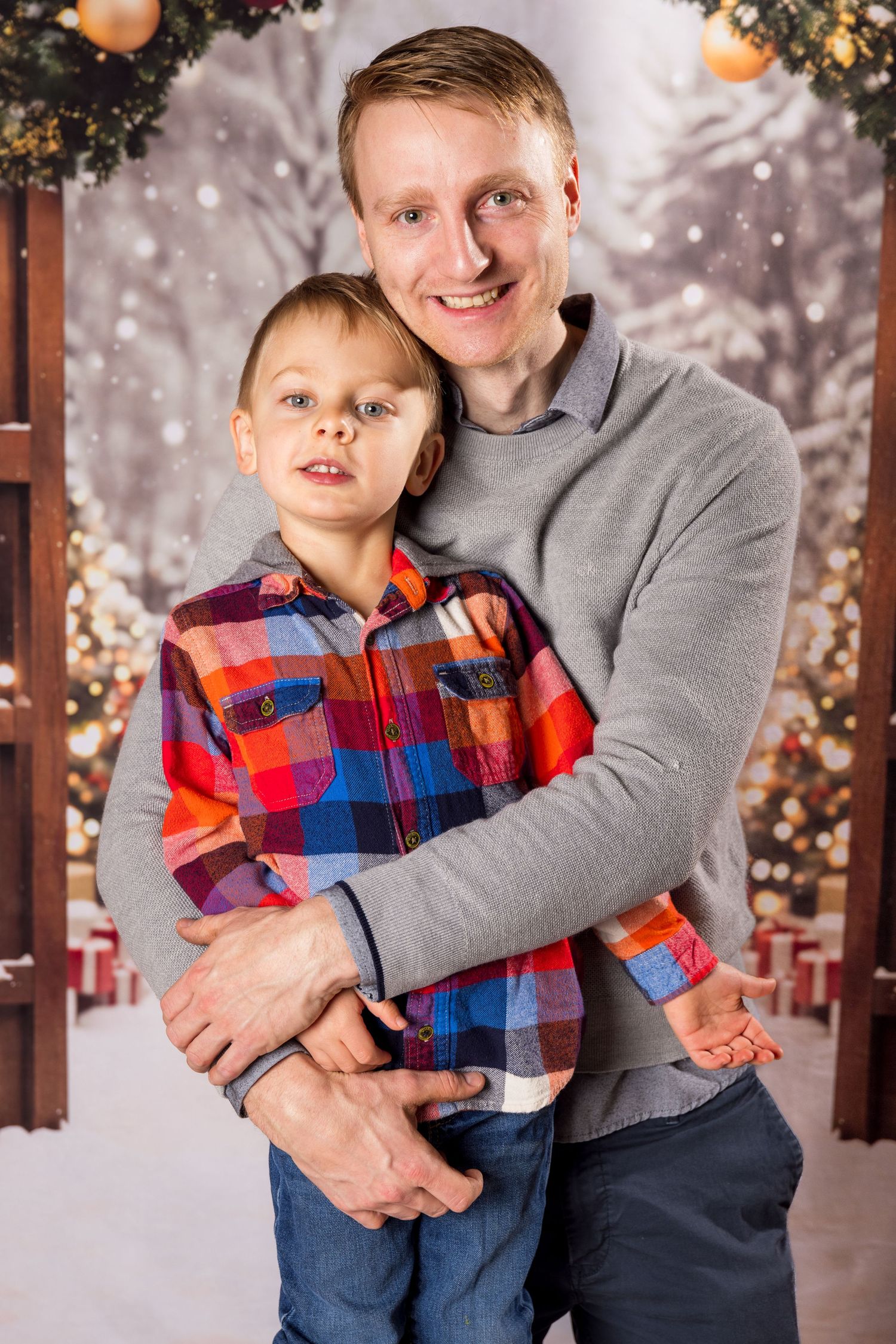 Christmas Family portraits | Russell Flea Market | Ottawa Wedding & Lifestyle Photographer | Tim Gowling Photography