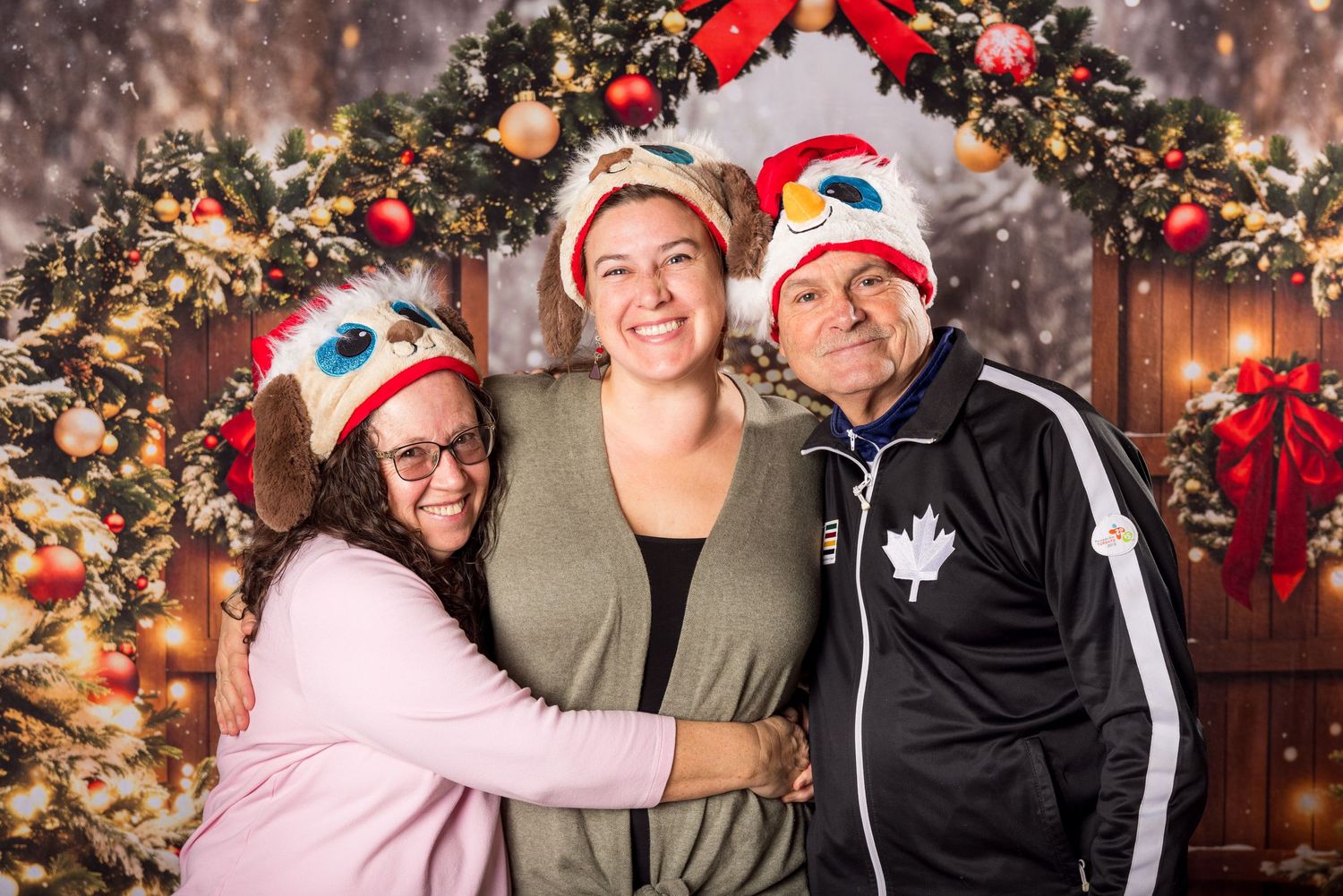Christmas Family portraits | Russell Flea Market | Ottawa Wedding & Lifestyle Photographer | Tim Gowling Photography
