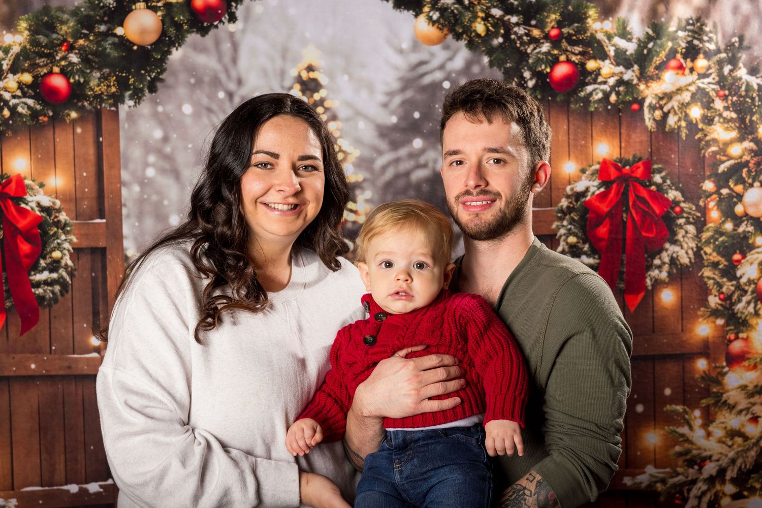 Christmas Family portraits | Russell Flea Market | Ottawa Wedding & Lifestyle Photographer | Tim Gowling Photography