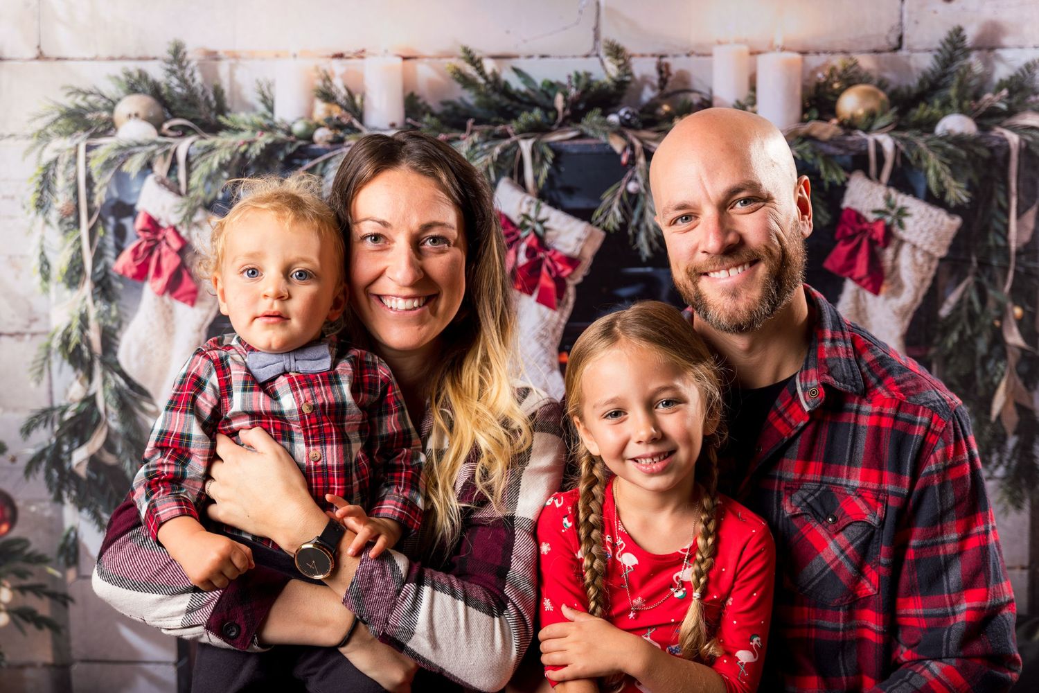 Christmas Family portraits | Russell Flea Market | Ottawa Wedding & Lifestyle Photographer | Tim Gowling Photography