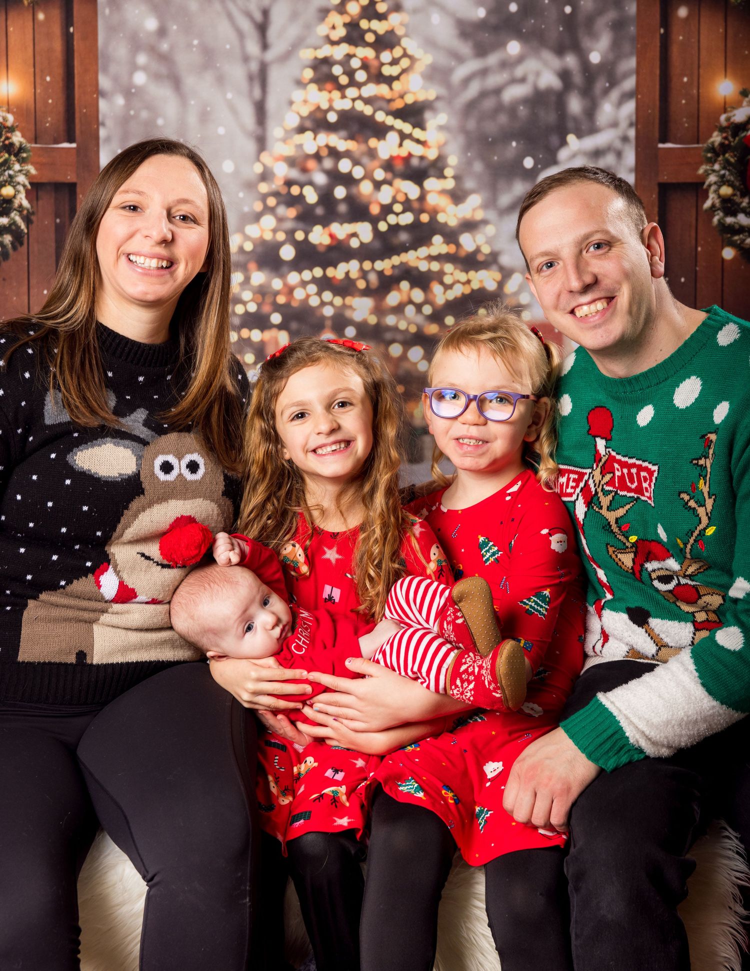 Christmas Family portraits | Russell Flea Market | Ottawa Wedding & Lifestyle Photographer | Tim Gowling Photography