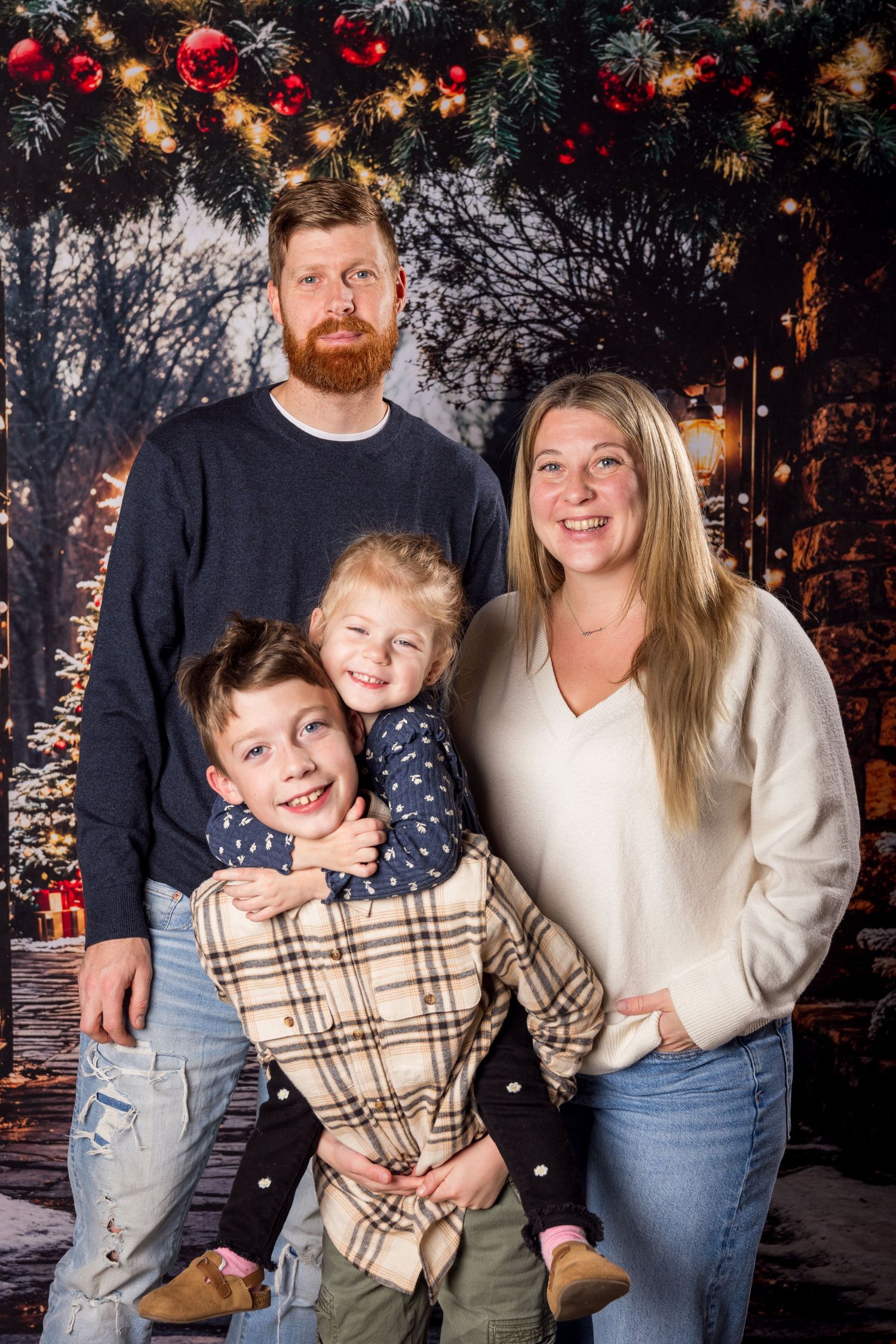 Christmas Family portraits | Russell Flea Market | Ottawa Wedding & Lifestyle Photographer | Tim Gowling Photography
