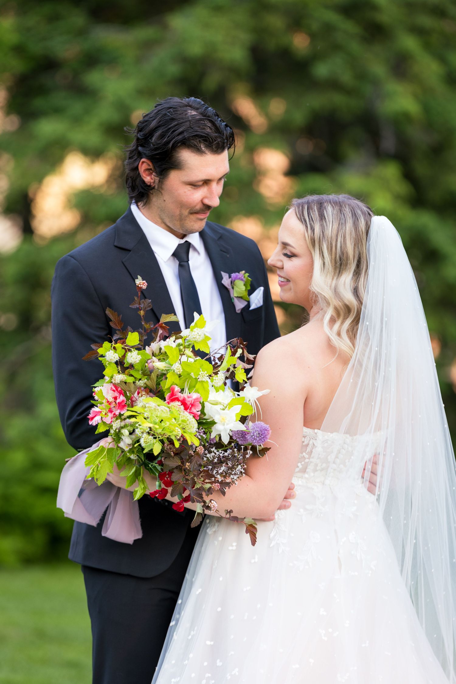 Wedding Photographer Ottawa Ontario | Major's Hill Park behind Fairmont Château Laurier, Ottawa, Ontario