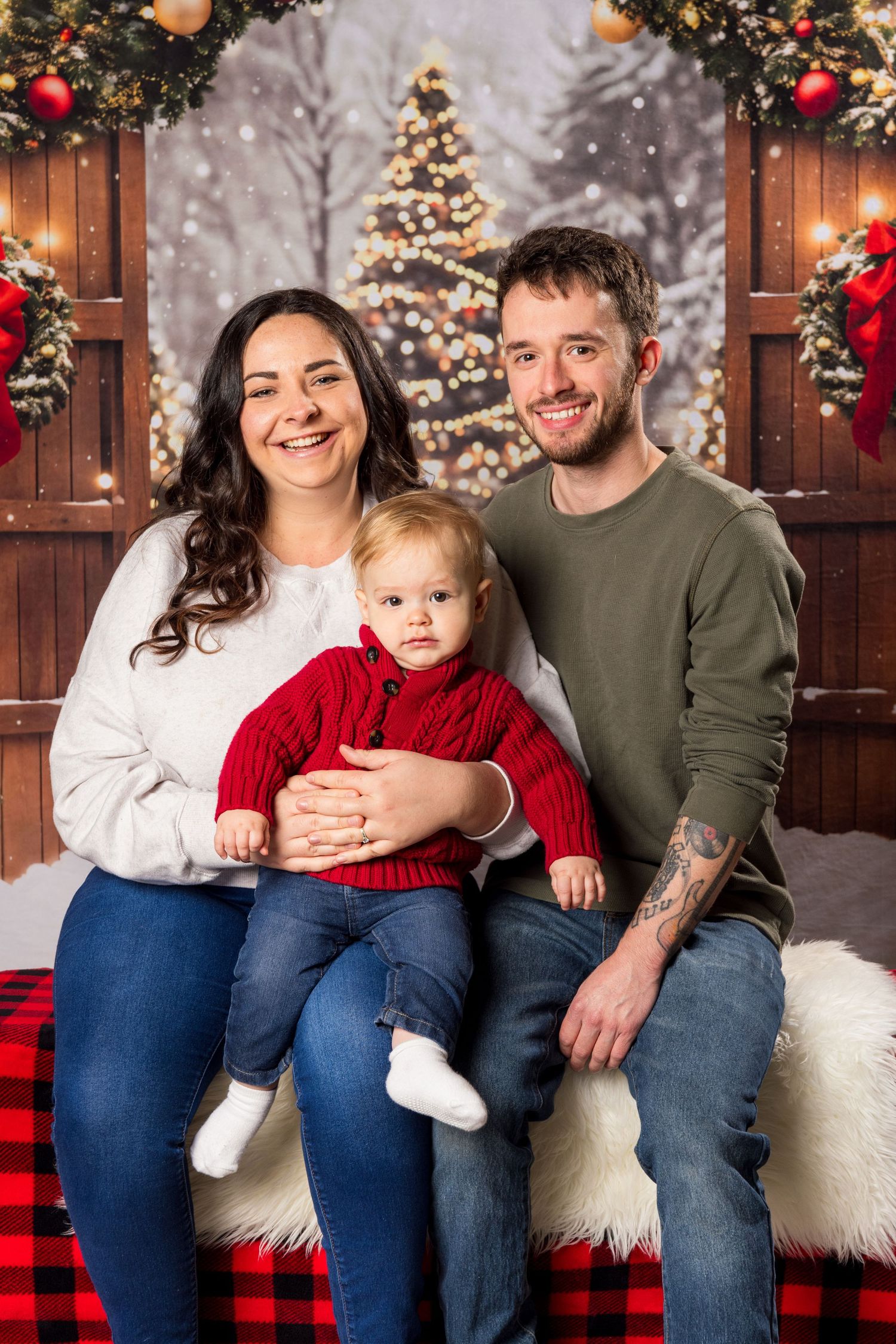 Christmas Family portraits | Russell Flea Market | Ottawa Wedding & Lifestyle Photographer | Tim Gowling Photography