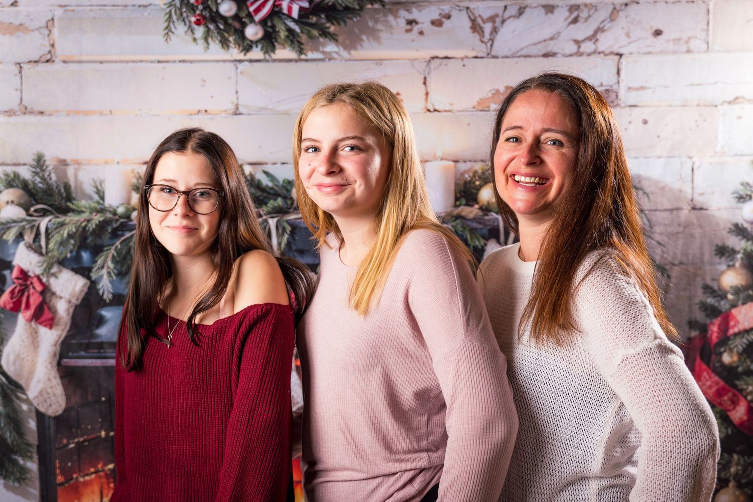 Christmas Family portraits | Russell Flea Market | Ottawa Wedding & Lifestyle Photographer | Tim Gowling Photography