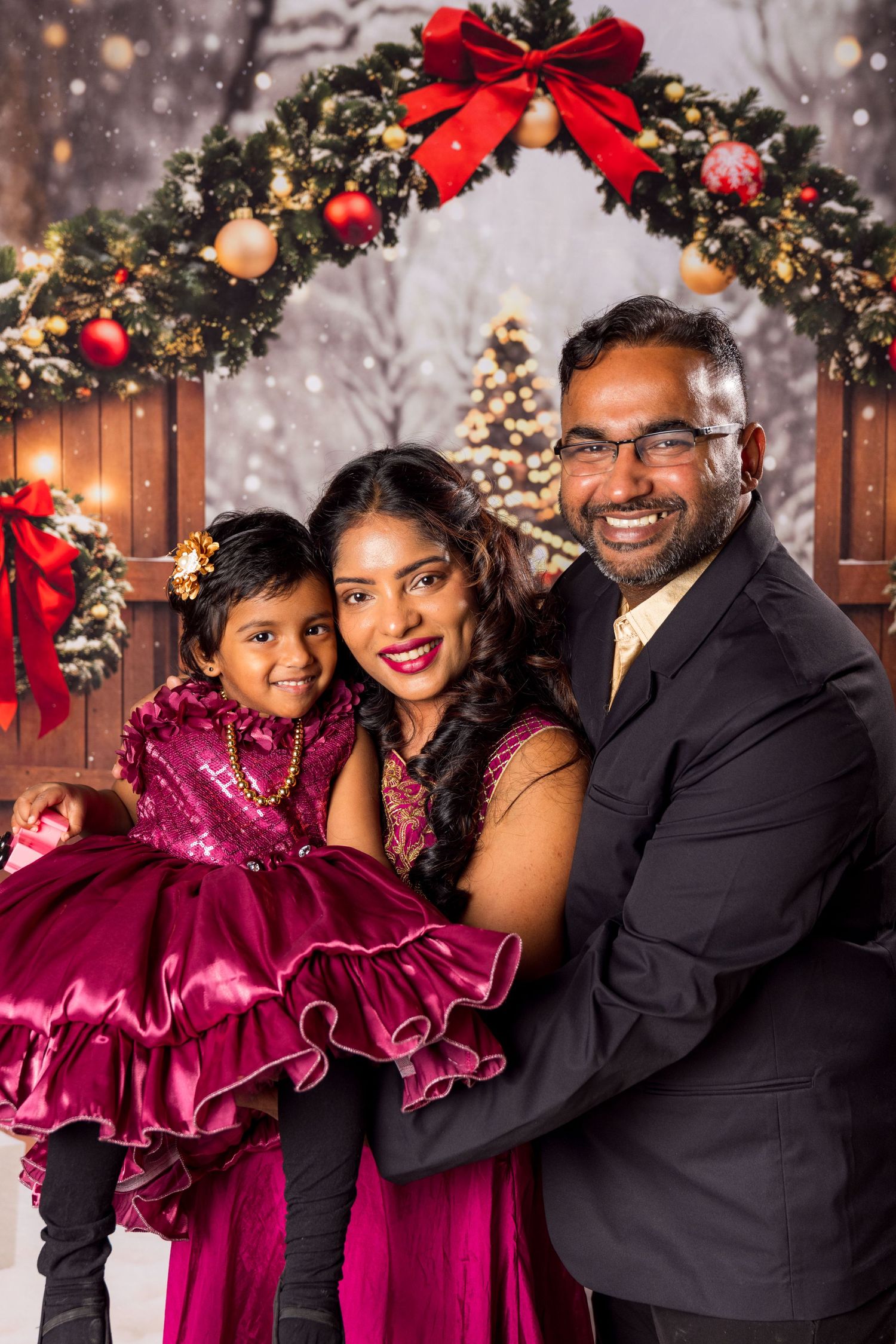 Christmas Family portraits | Russell Flea Market | Ottawa Wedding & Lifestyle Photographer | Tim Gowling Photography