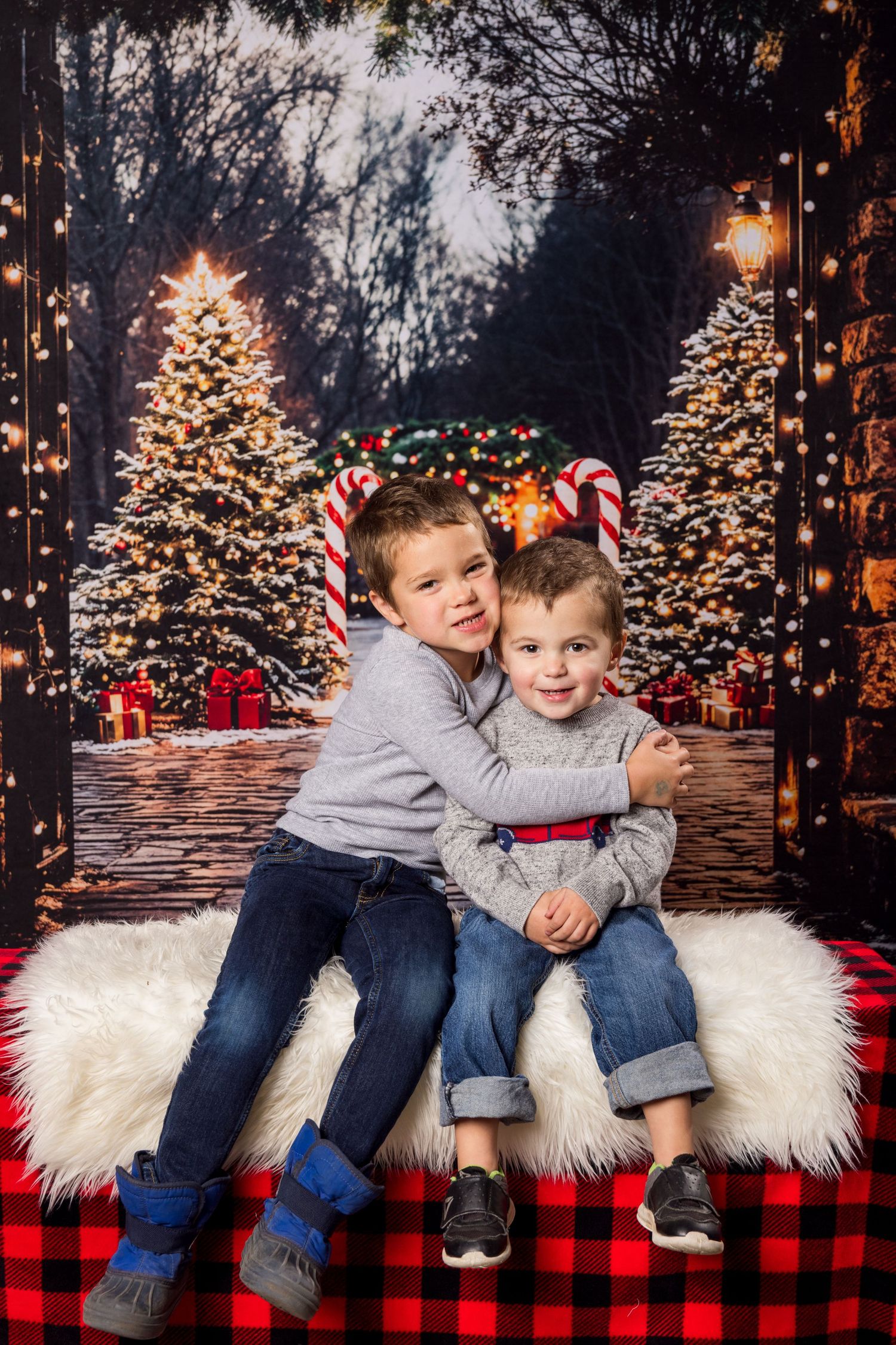 Christmas Family portraits | Russell Flea Market | Ottawa Wedding & Lifestyle Photographer | Tim Gowling Photography