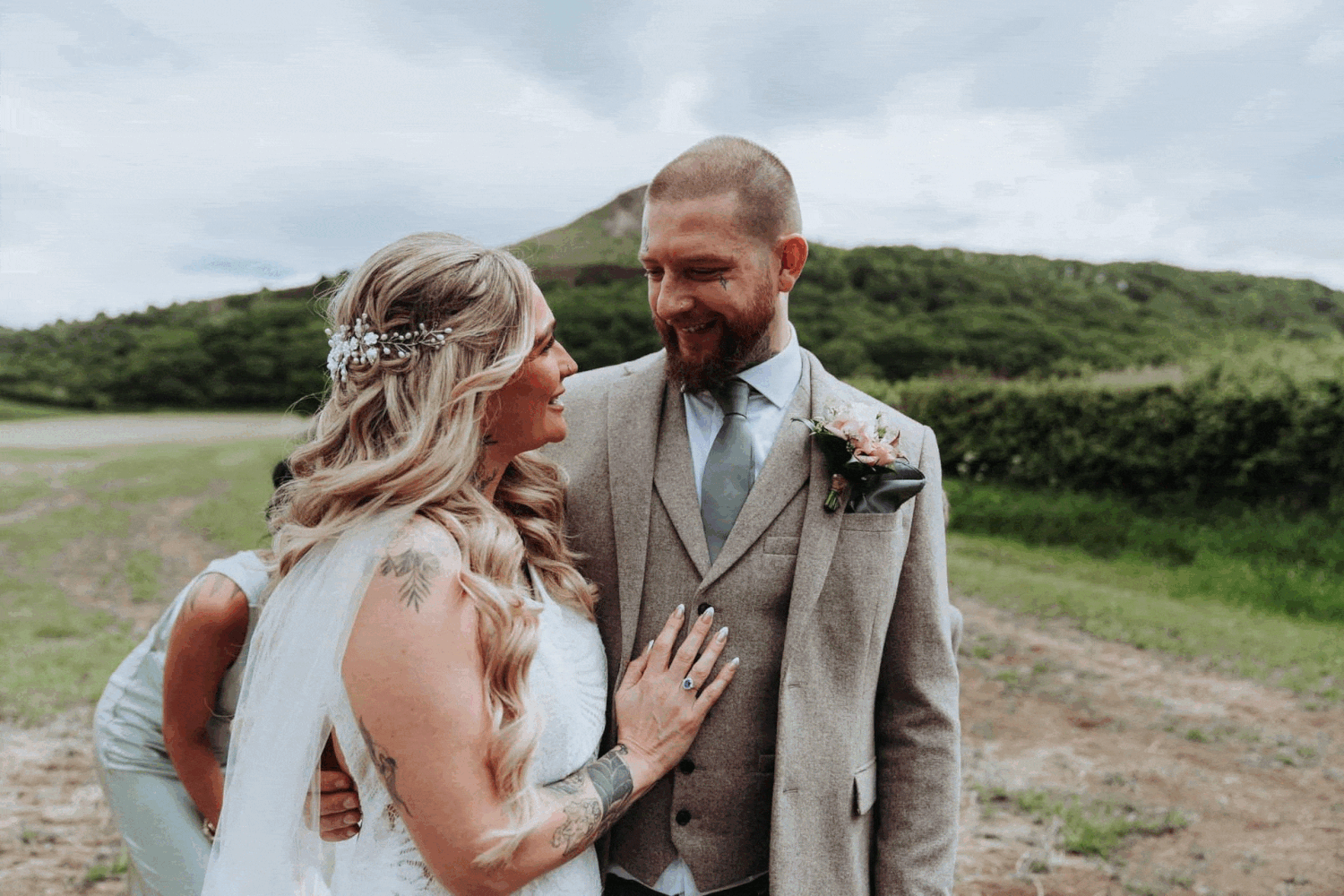 fun family wedding phots from an elopement at rosebury top