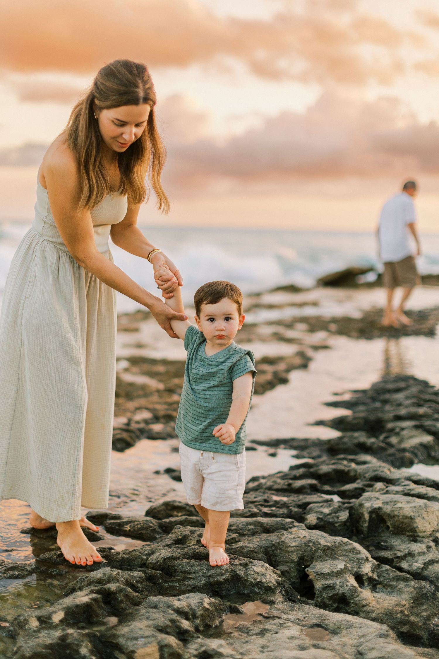 Oahu family photography session on a beautiful Hawaii beach.
Natural family portraits captured on Oahu by Ashalee Soule Photography.
Family