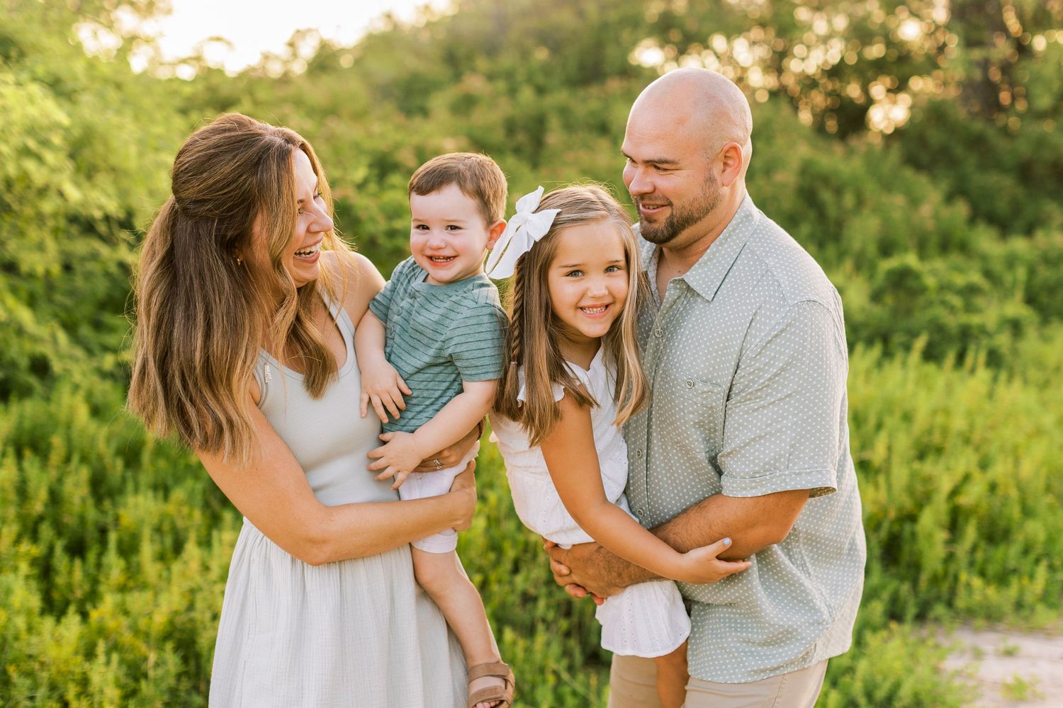 Oahu family photography session on a beautiful Hawaii beach.
Natural family portraits captured on Oahu by Ashalee Soule Photography.
Family