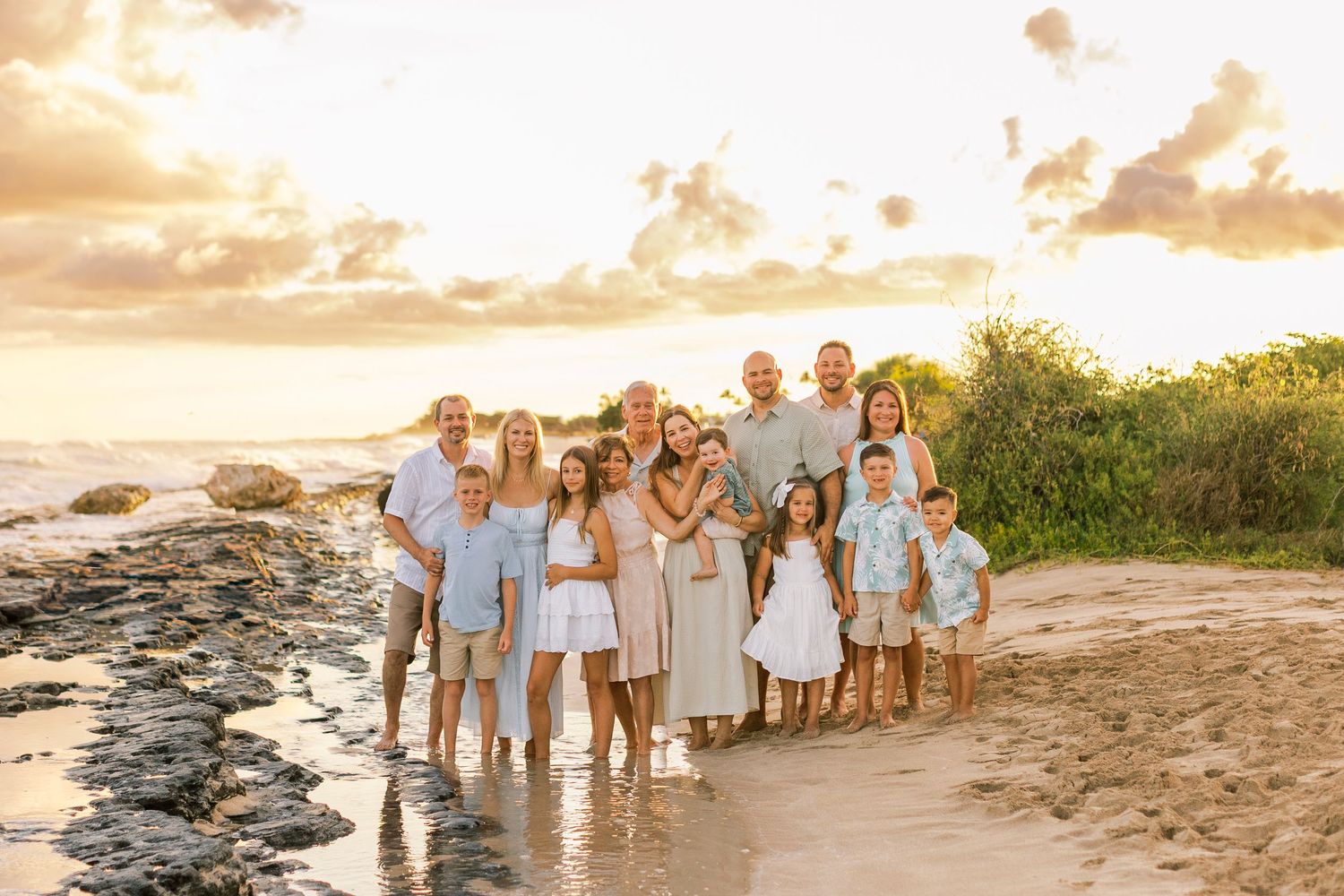 Oahu family photography session on a beautiful Hawaii beach.
Natural family portraits captured on Oahu by Ashalee Soule Photography.
Family