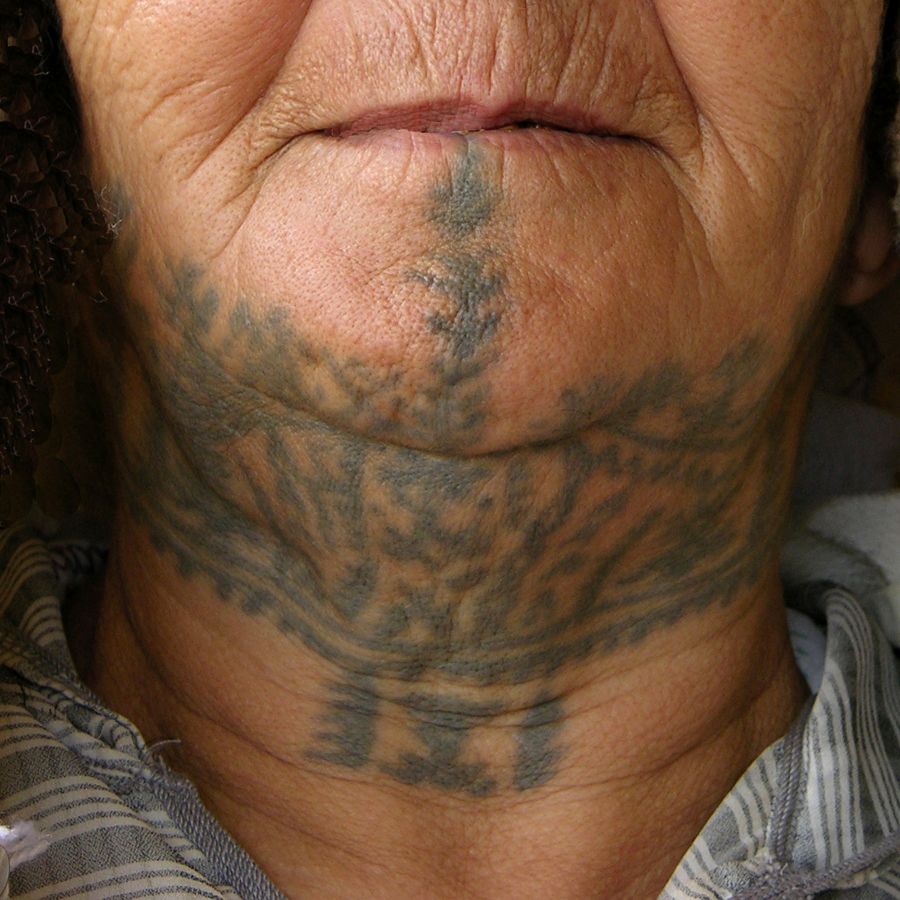 Cou tatoué d'une femme de Khemisset - Rabat-Salé - 2006