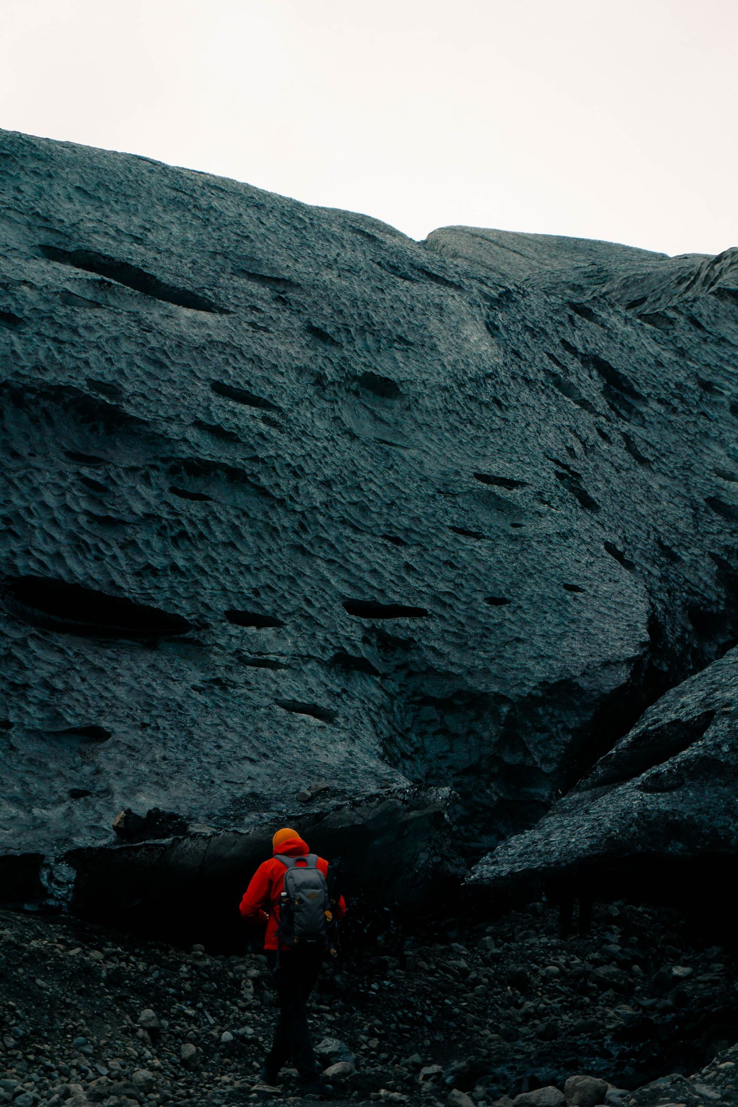 trekking lungo il ghiacciaio in Islanda