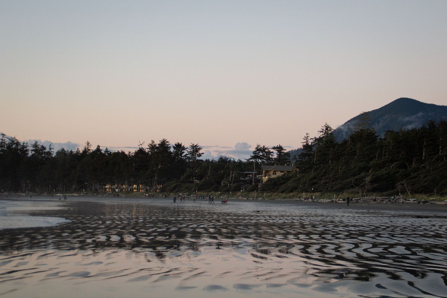 Plage de Tofino sous le coucher de soleil