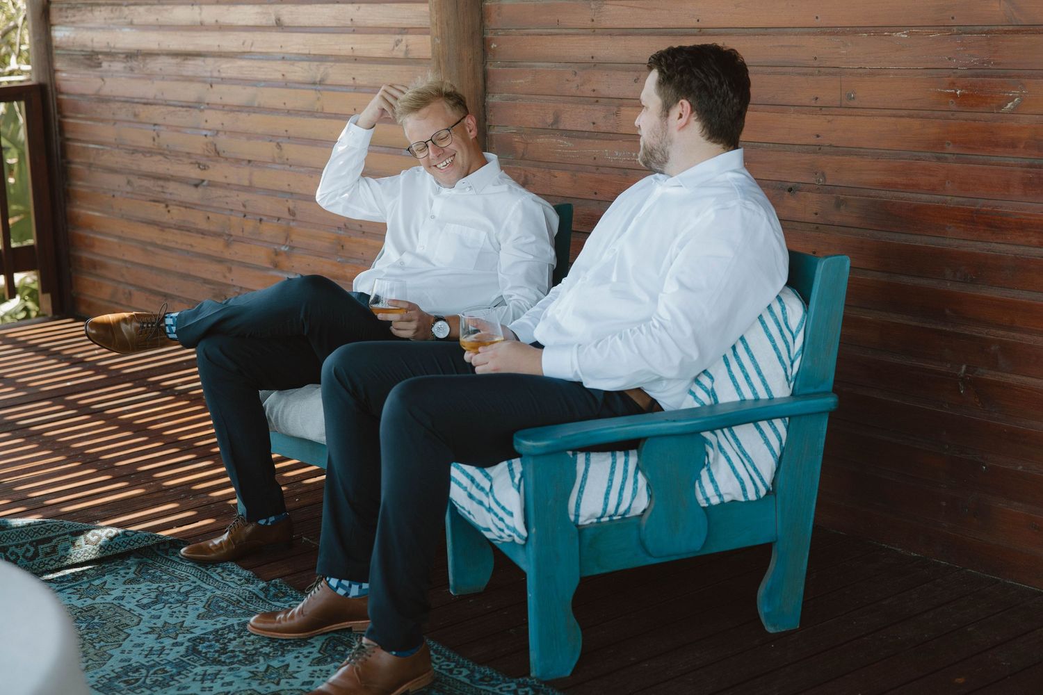 Casual wedding morning with groom and groomsmen