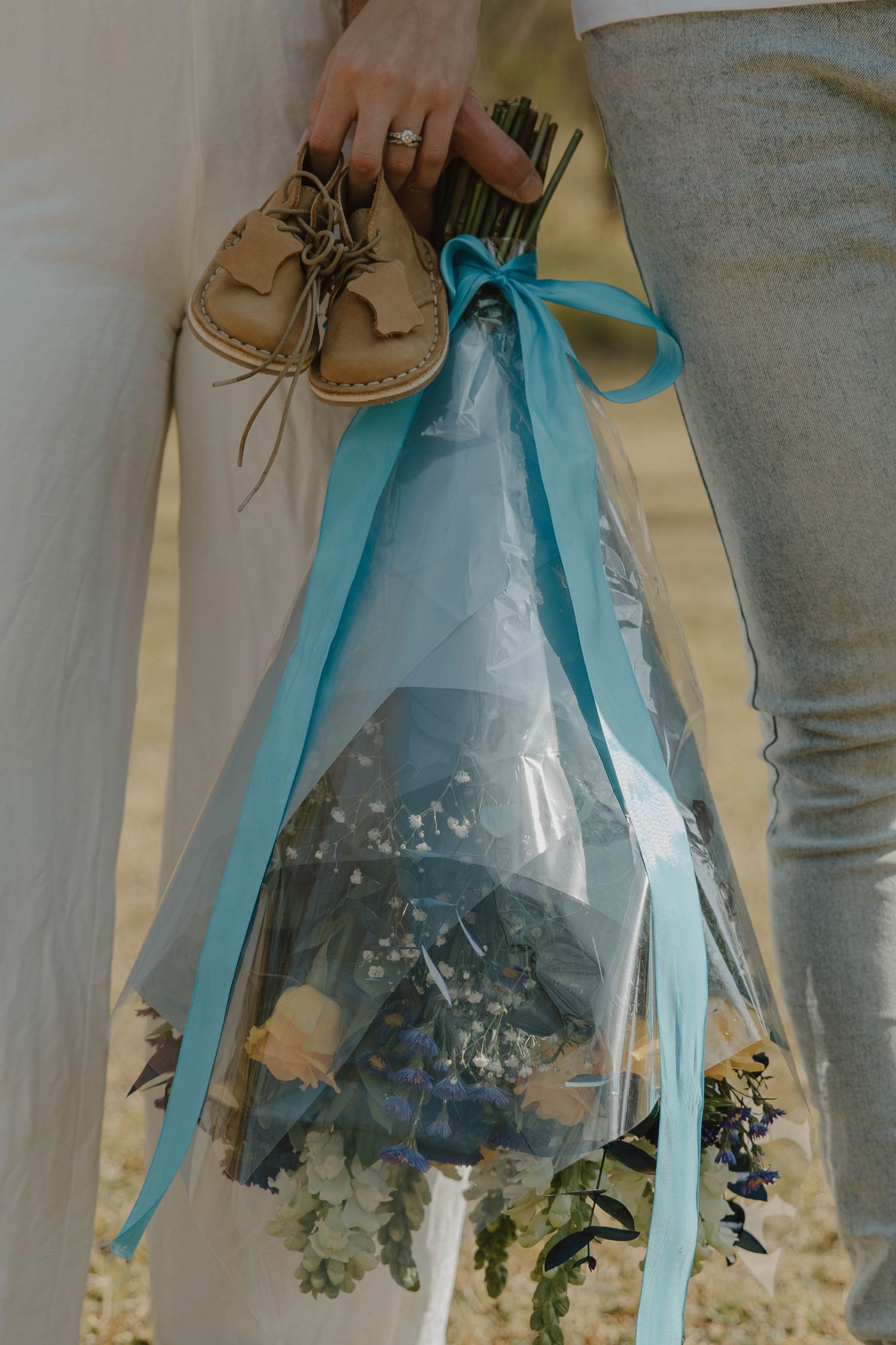 Surprise gender reveal photos with flower details