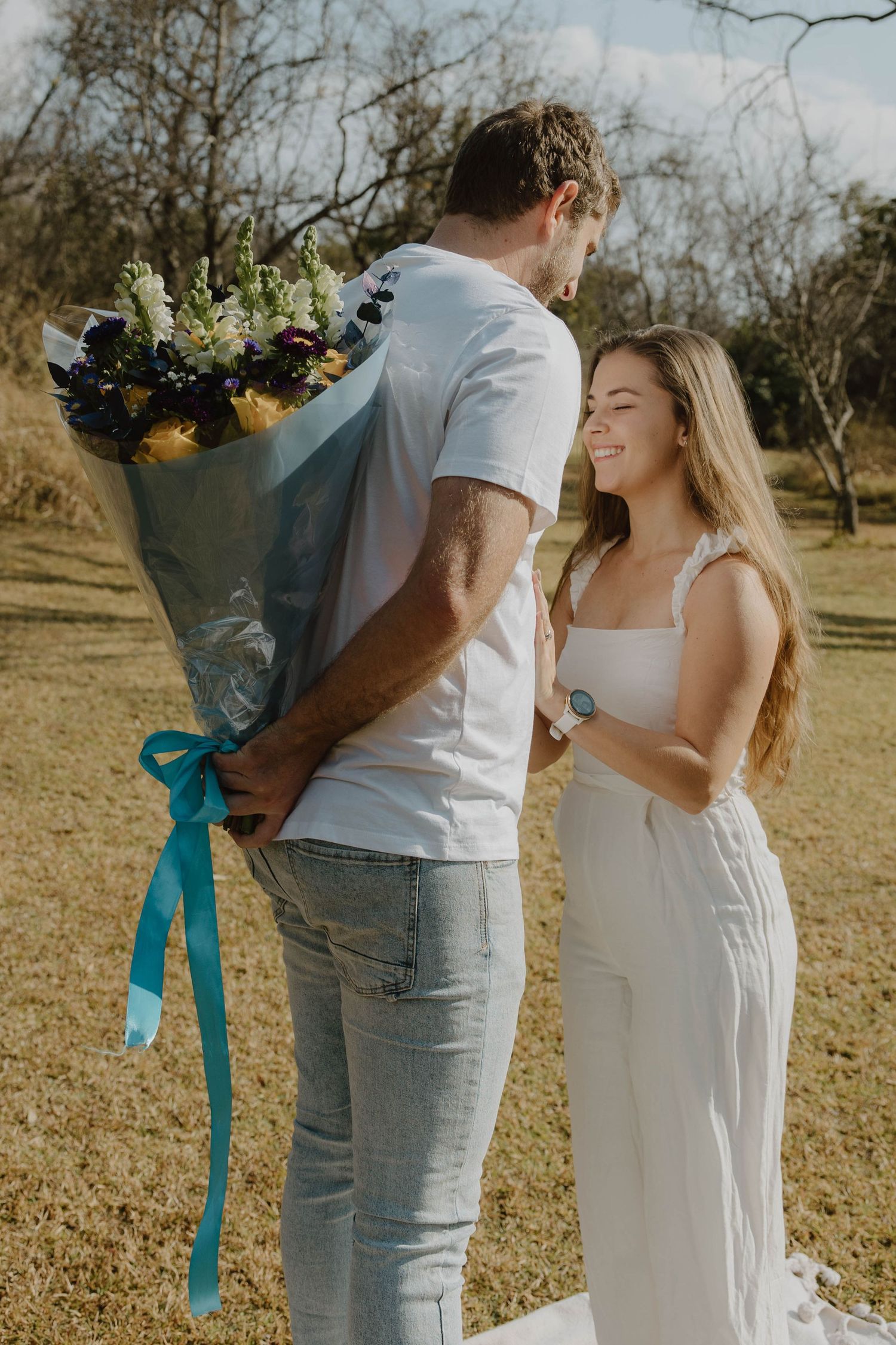 Surprise gender reveal photos with couple