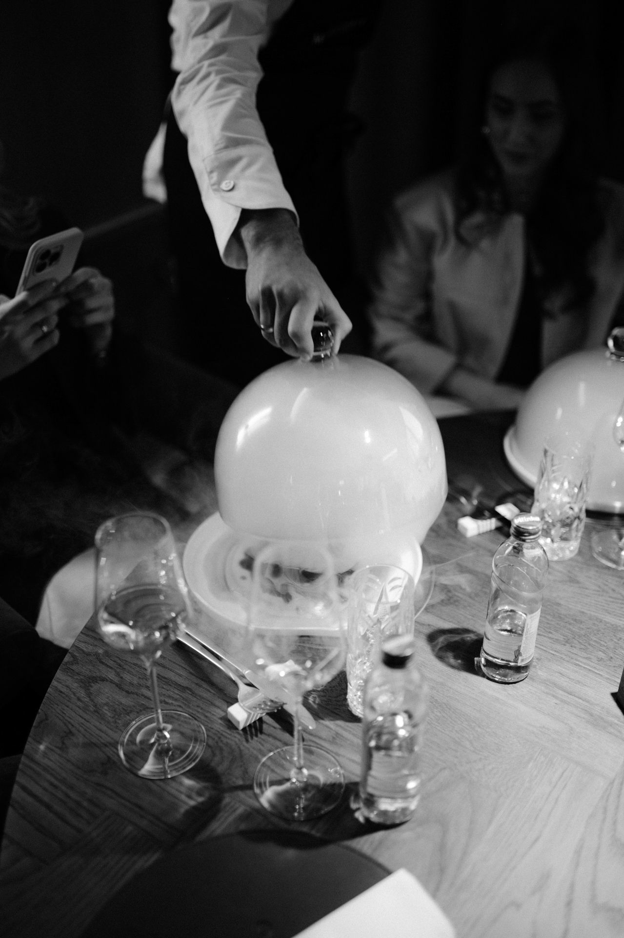Večernja atmosfera restorana u Dubrovniku