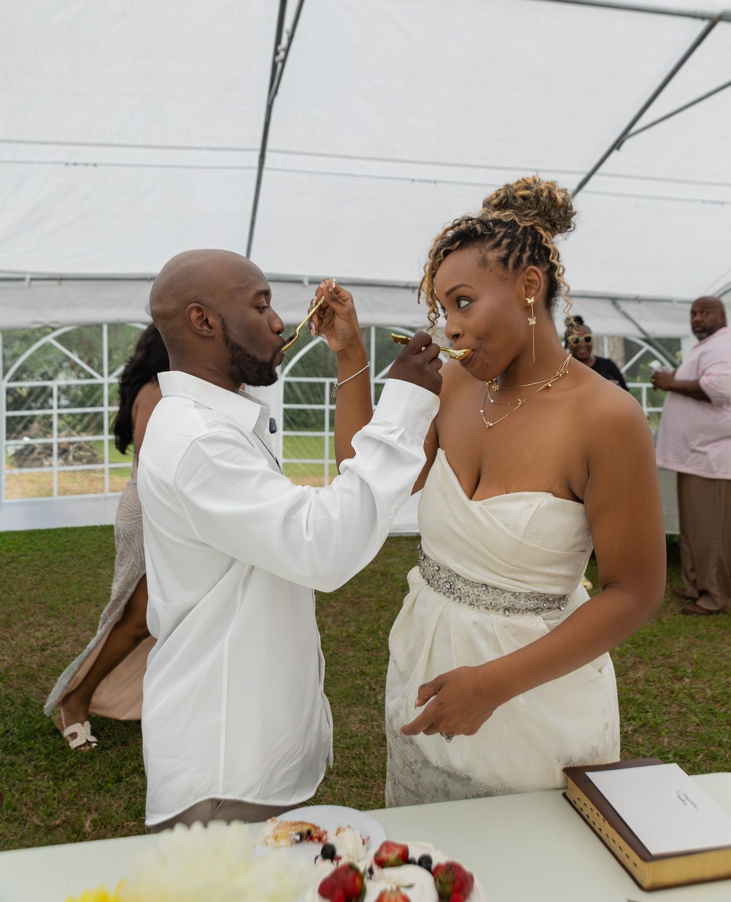 Candid wedding reception moment at Georgia backyard wedding, Kaylin Ross Photography