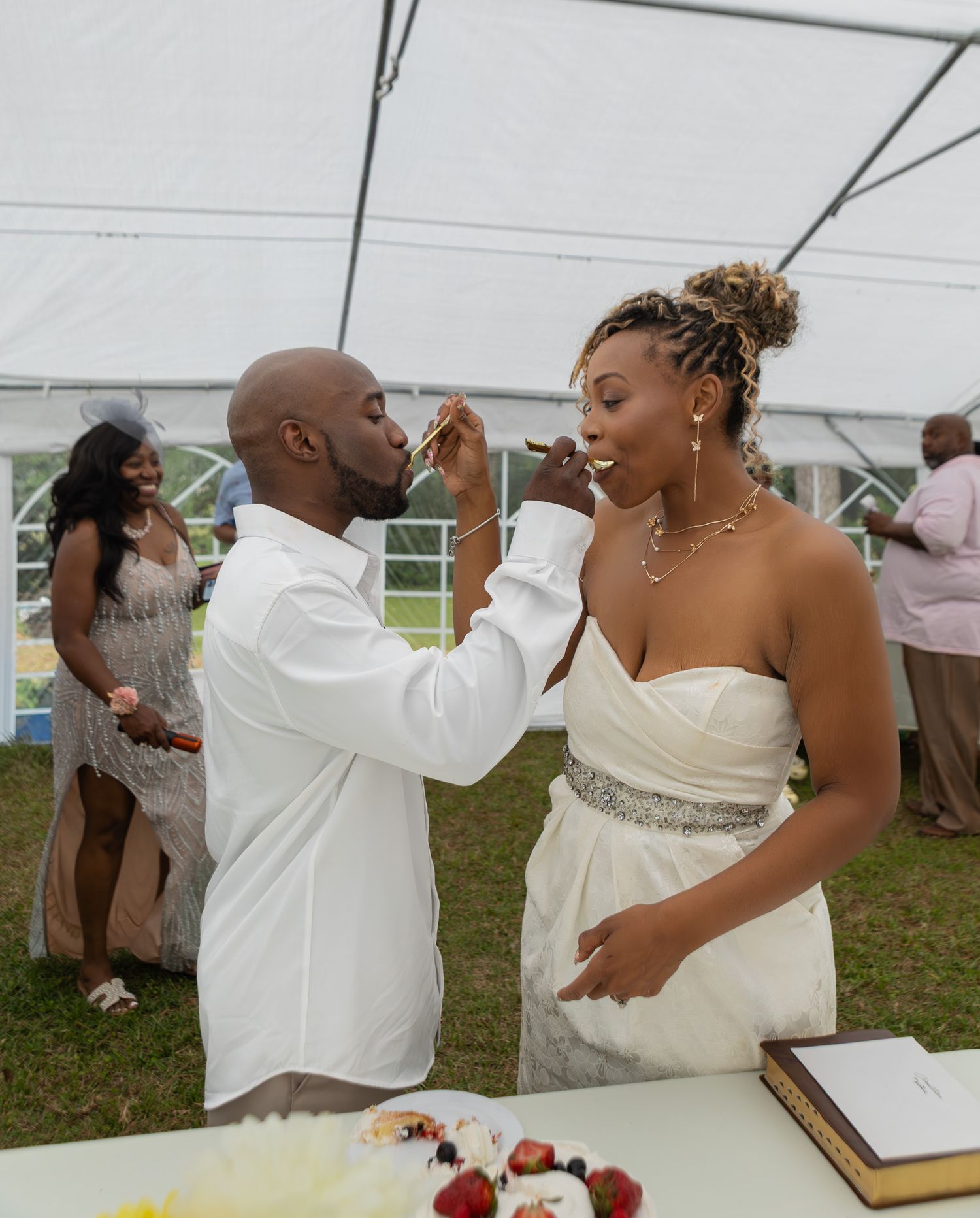 Candid wedding reception moment at Georgia backyard wedding, Kaylin Ross Photography